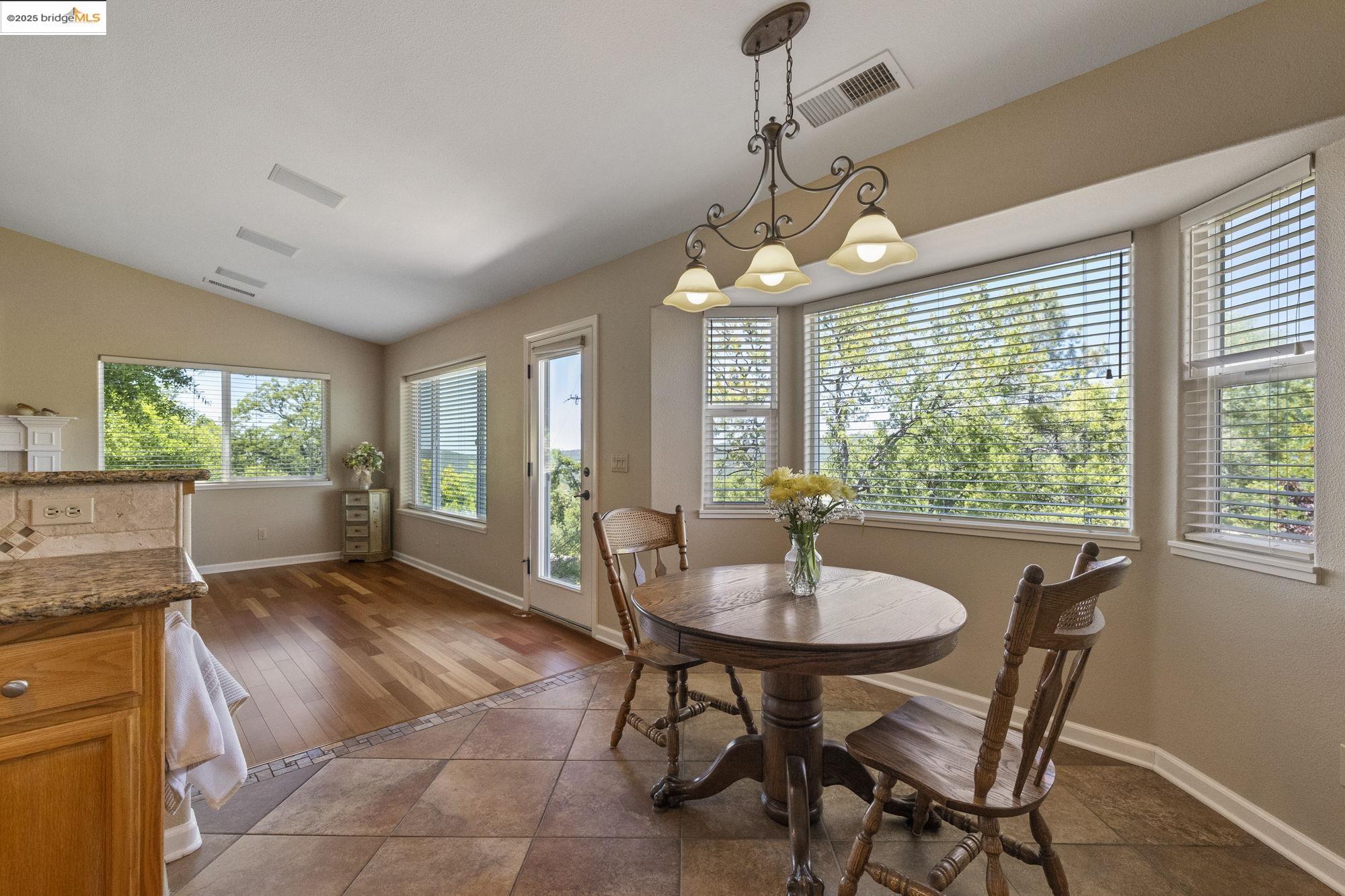 16399 Crestridge Ave