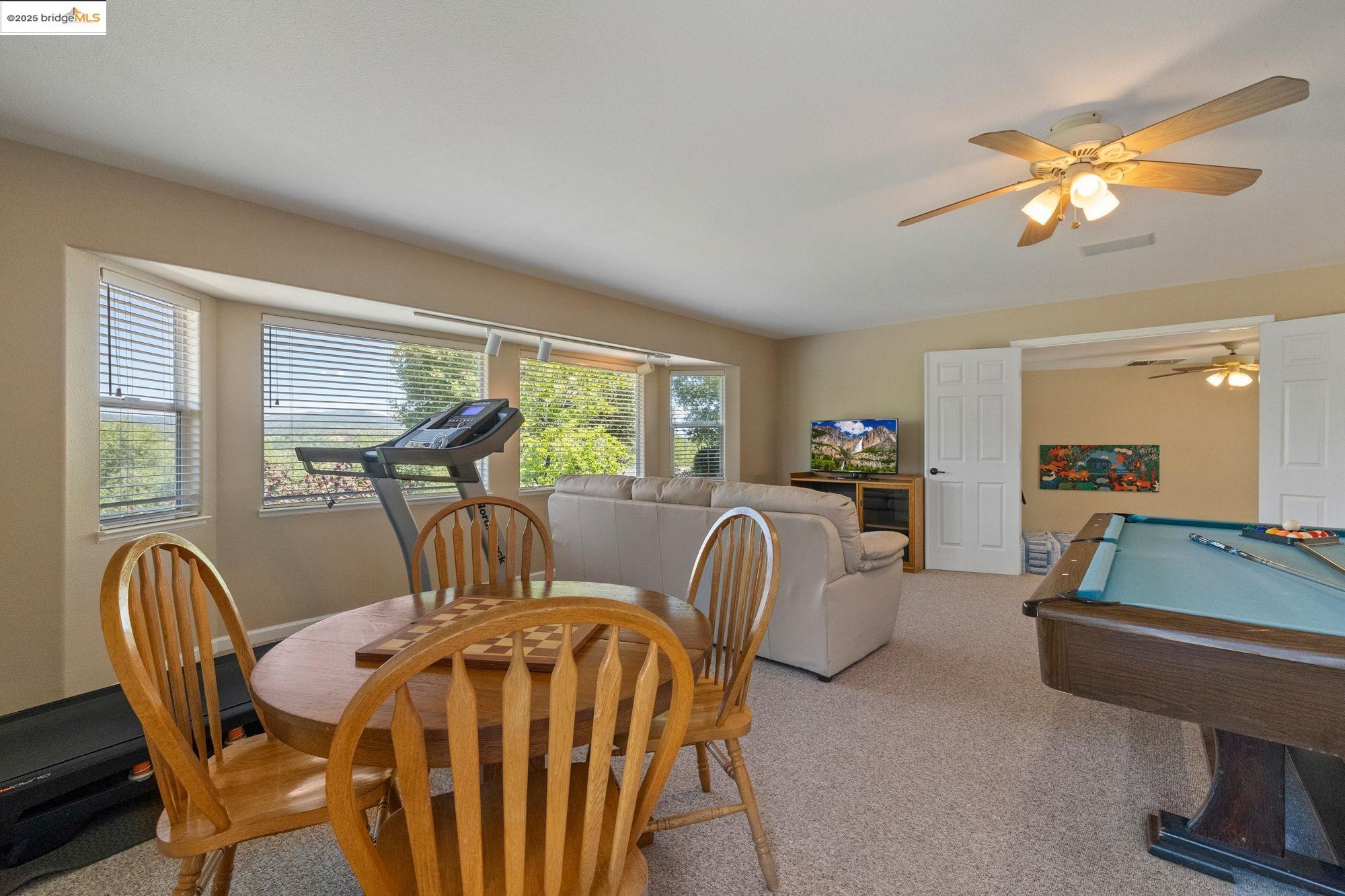 16399 Crestridge Ave