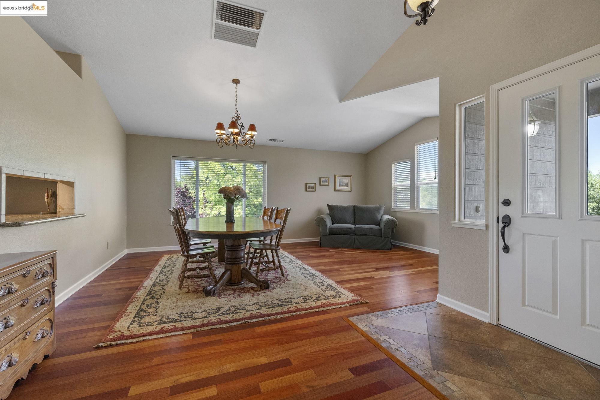 16399 Crestridge Ave