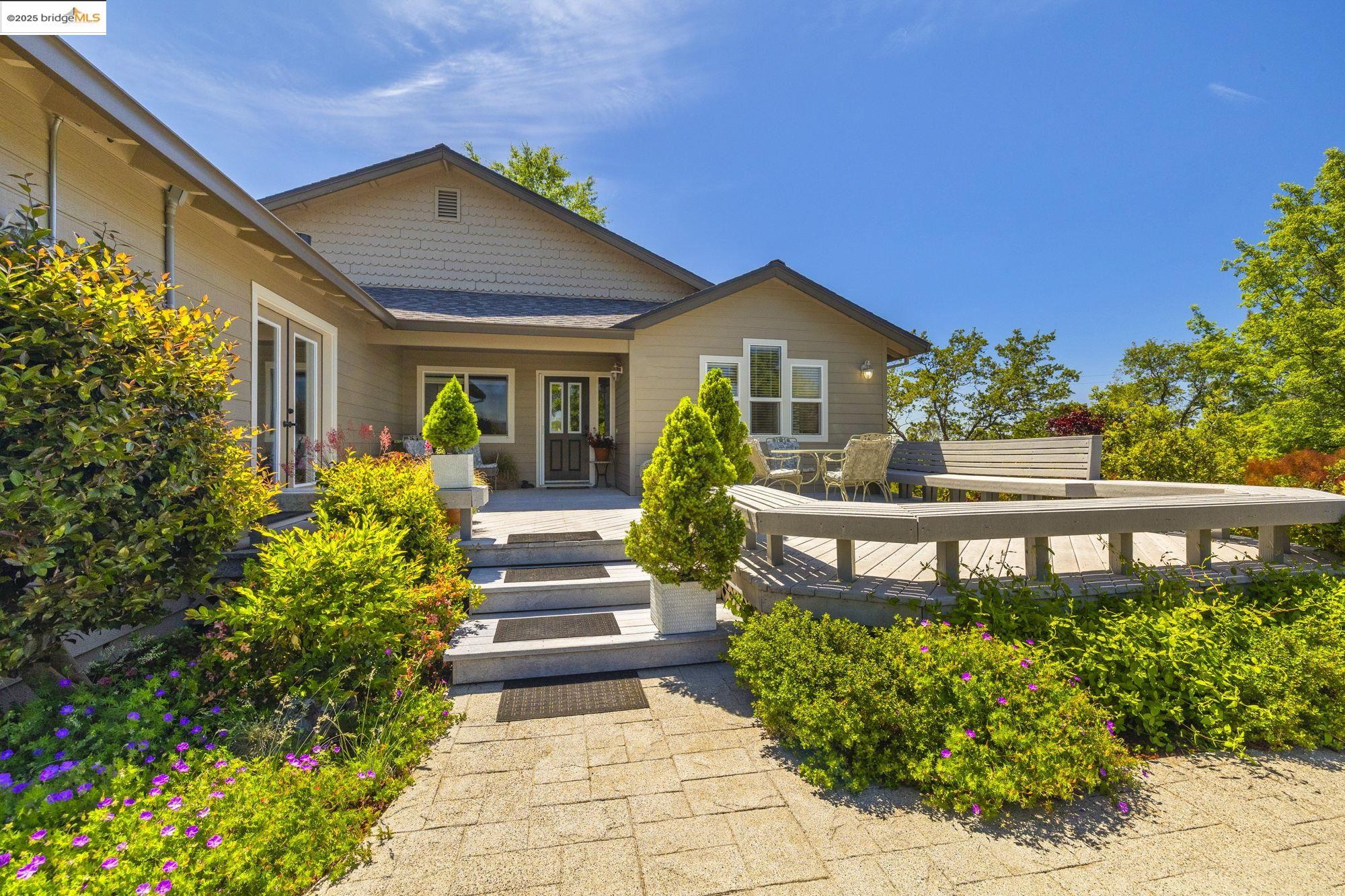 16399 Crestridge Ave