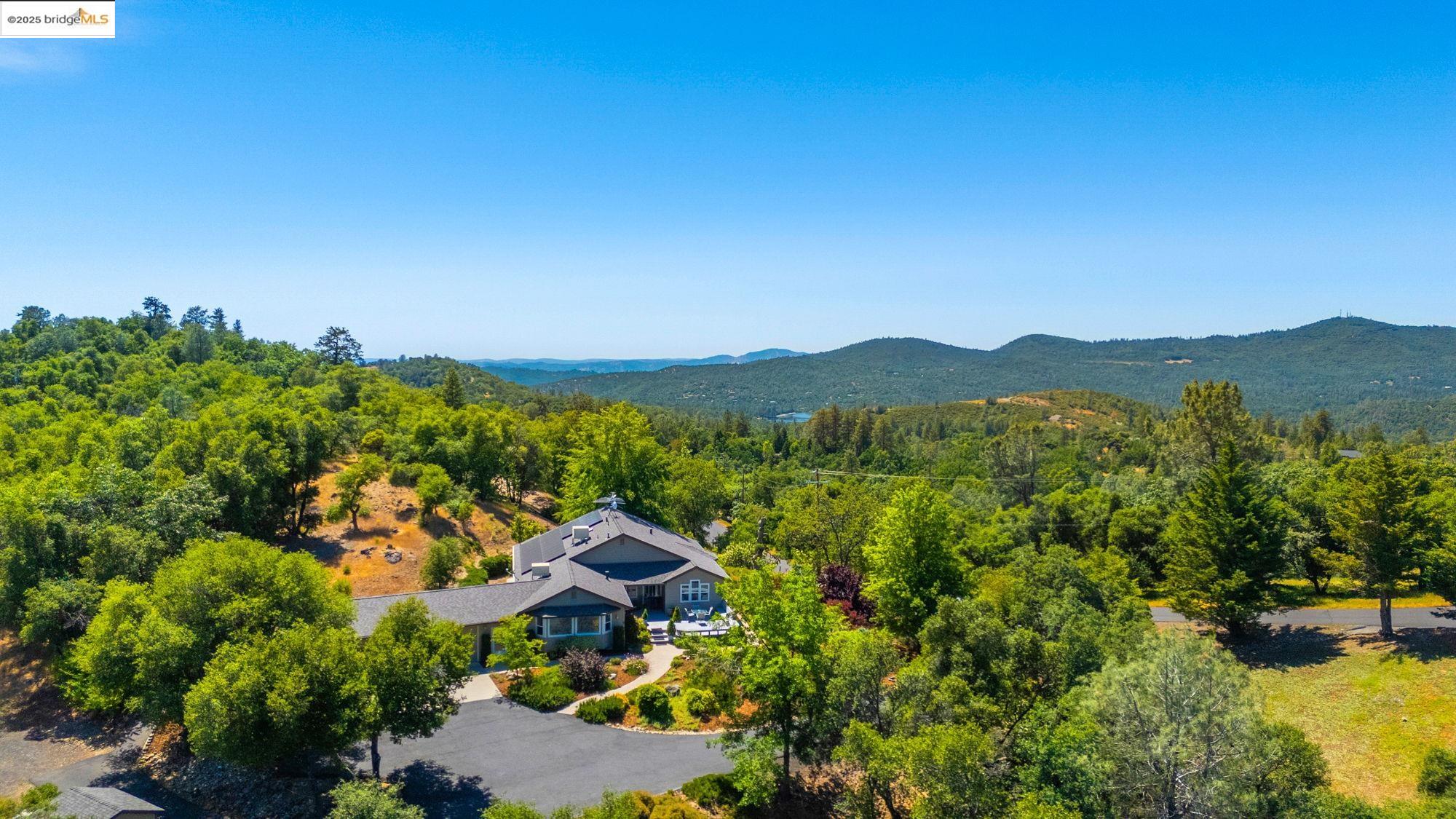 16399 Crestridge Ave