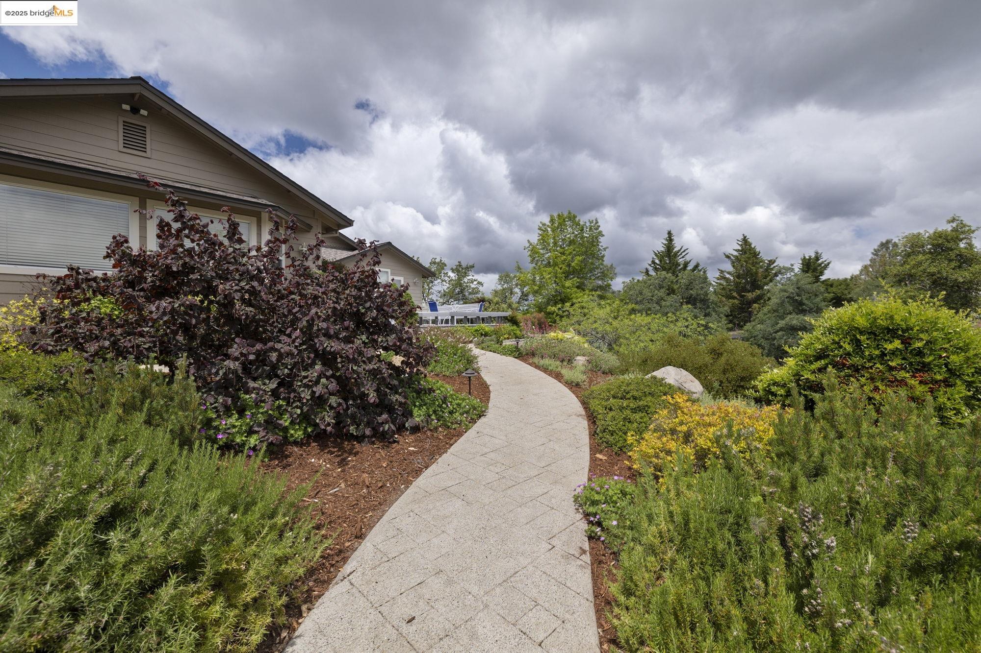 16399 Crestridge Ave