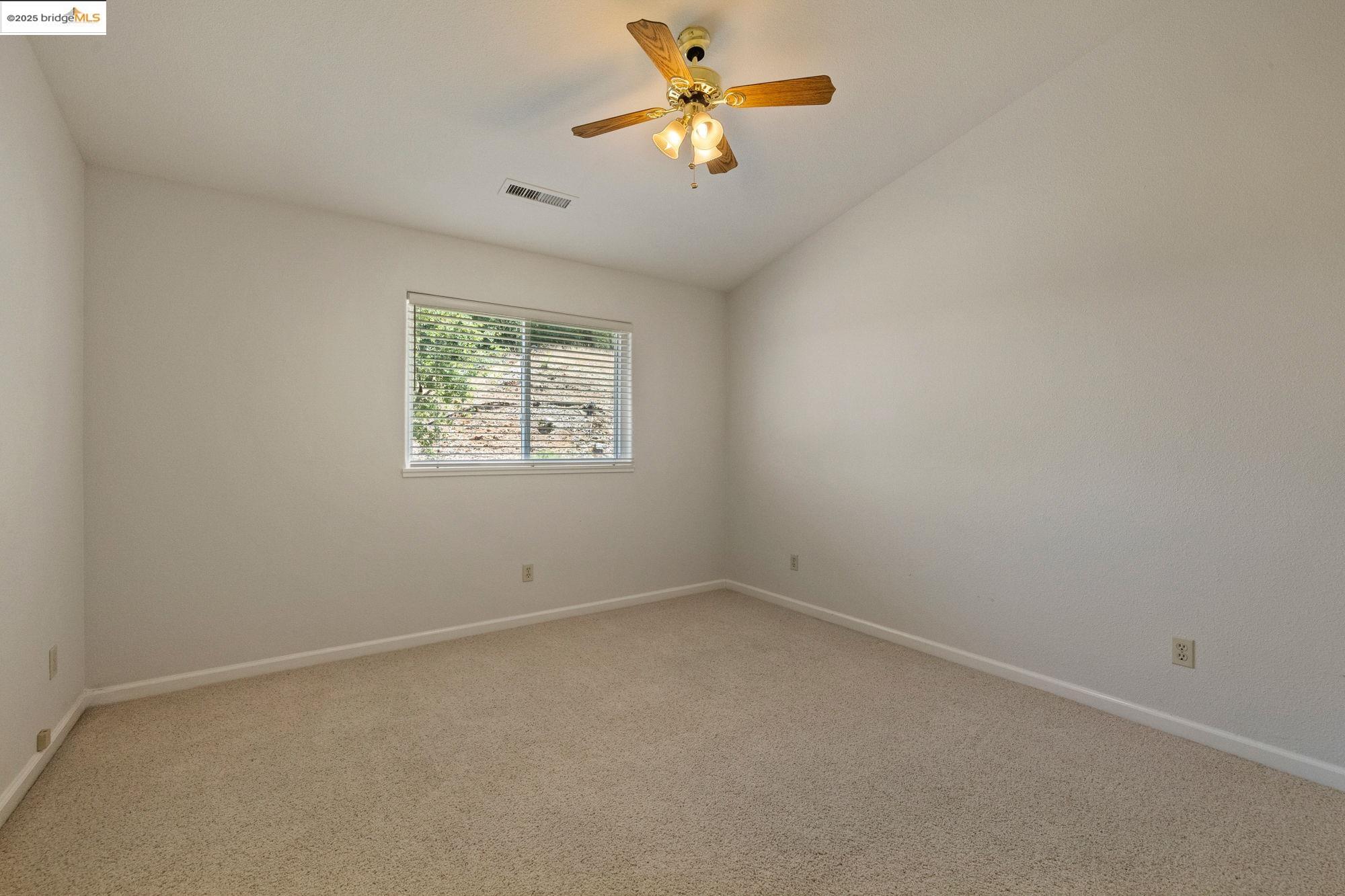 16399 Crestridge Ave