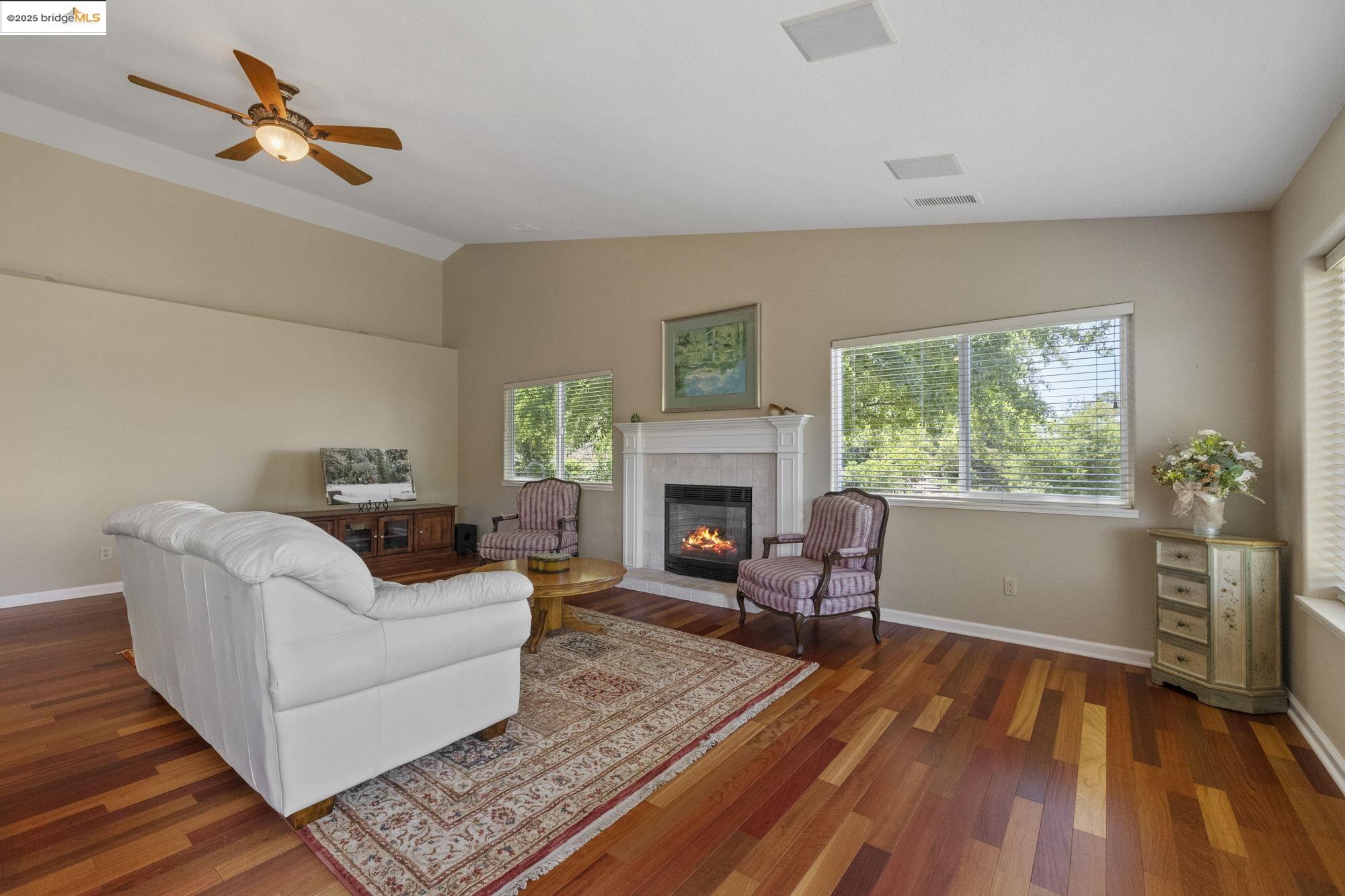 16399 Crestridge Ave