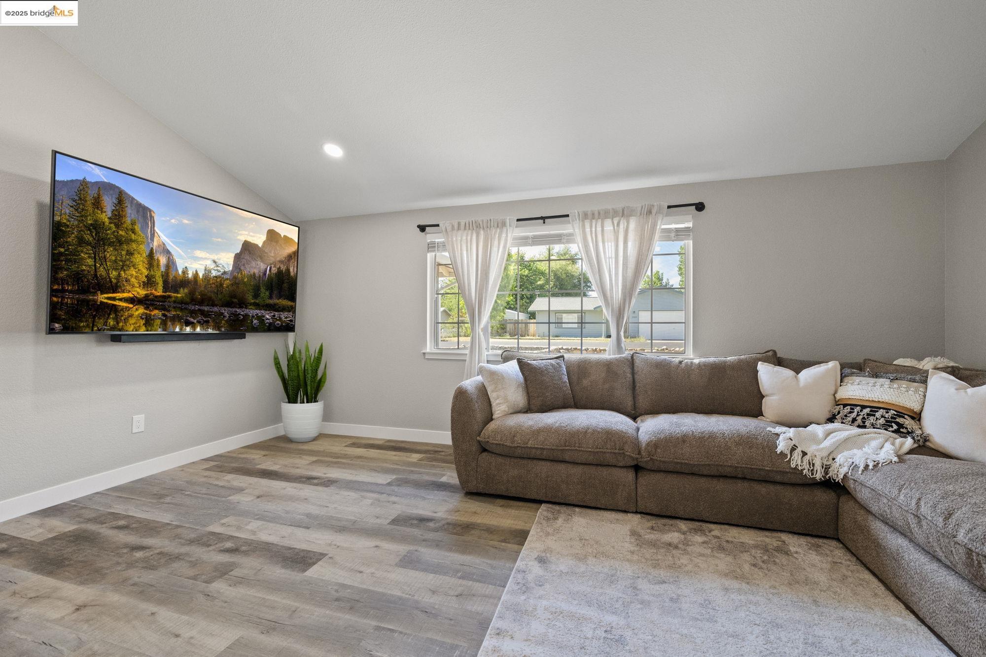10855 Robinwood Ln