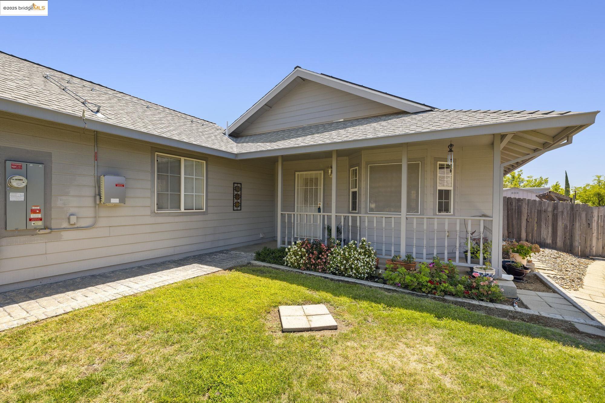 17538 Twin Oak Dr