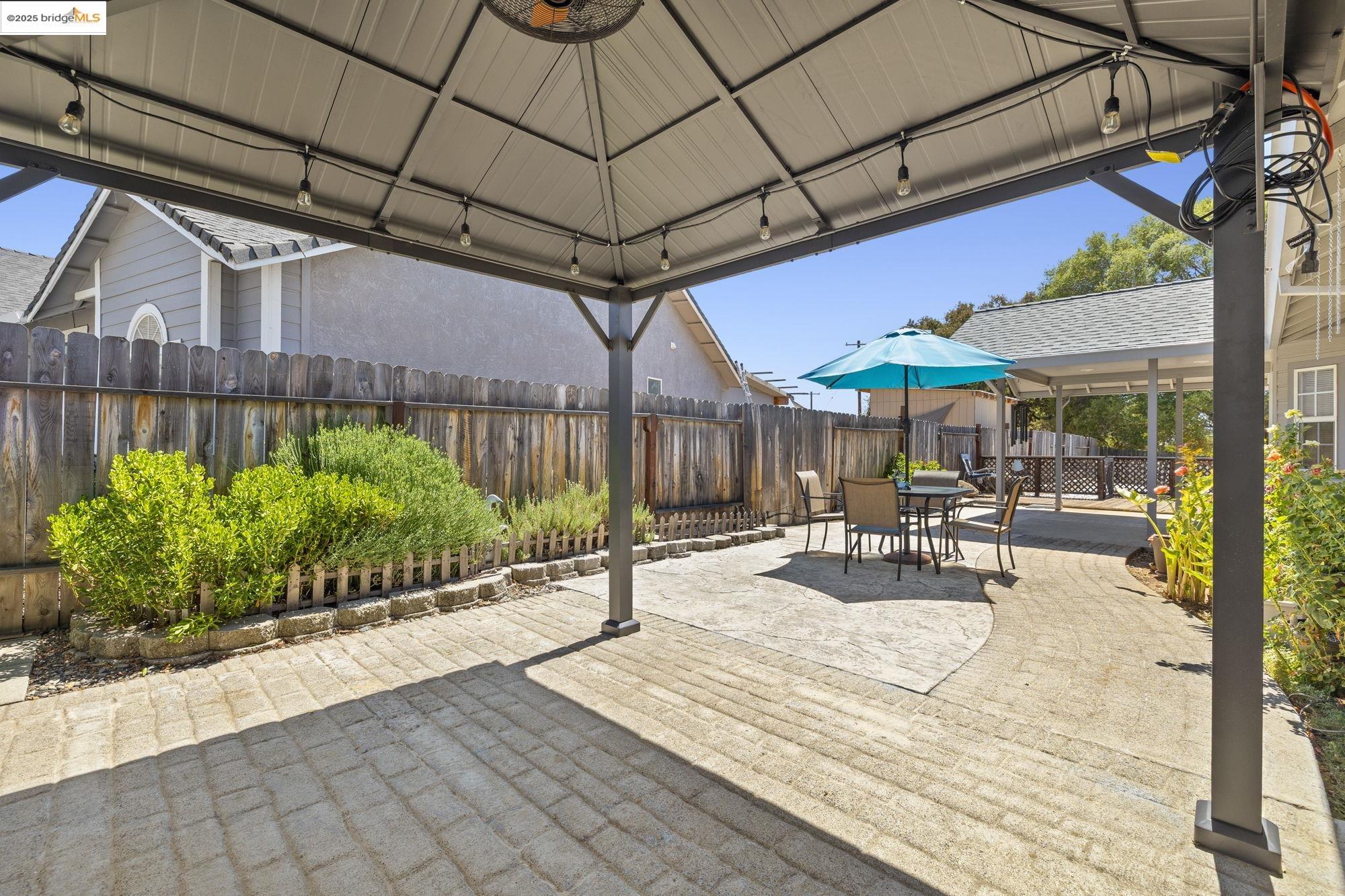 17538 Twin Oak Dr