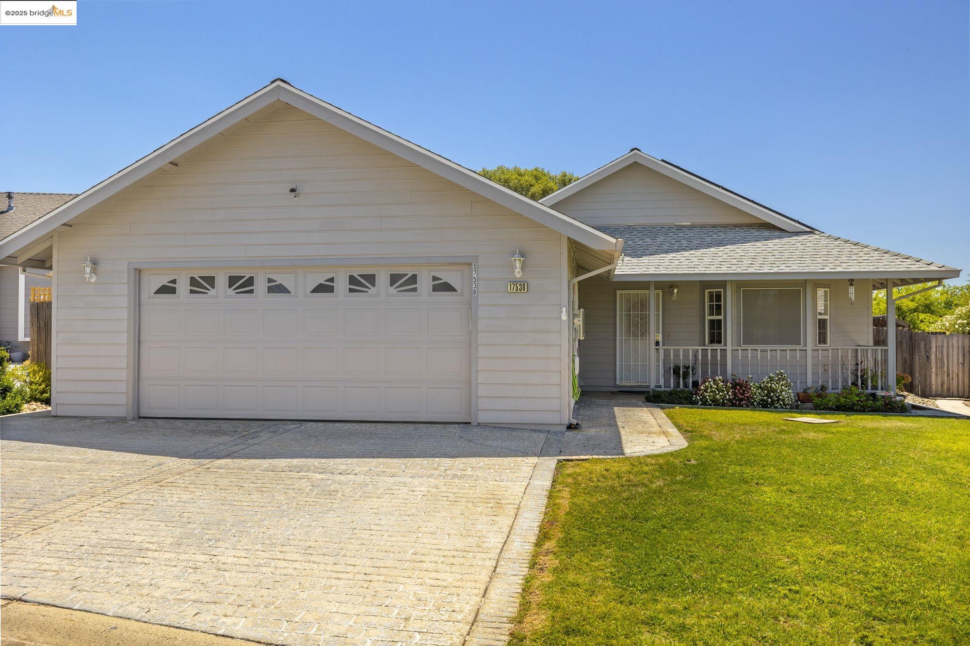 17538 Twin Oak Dr