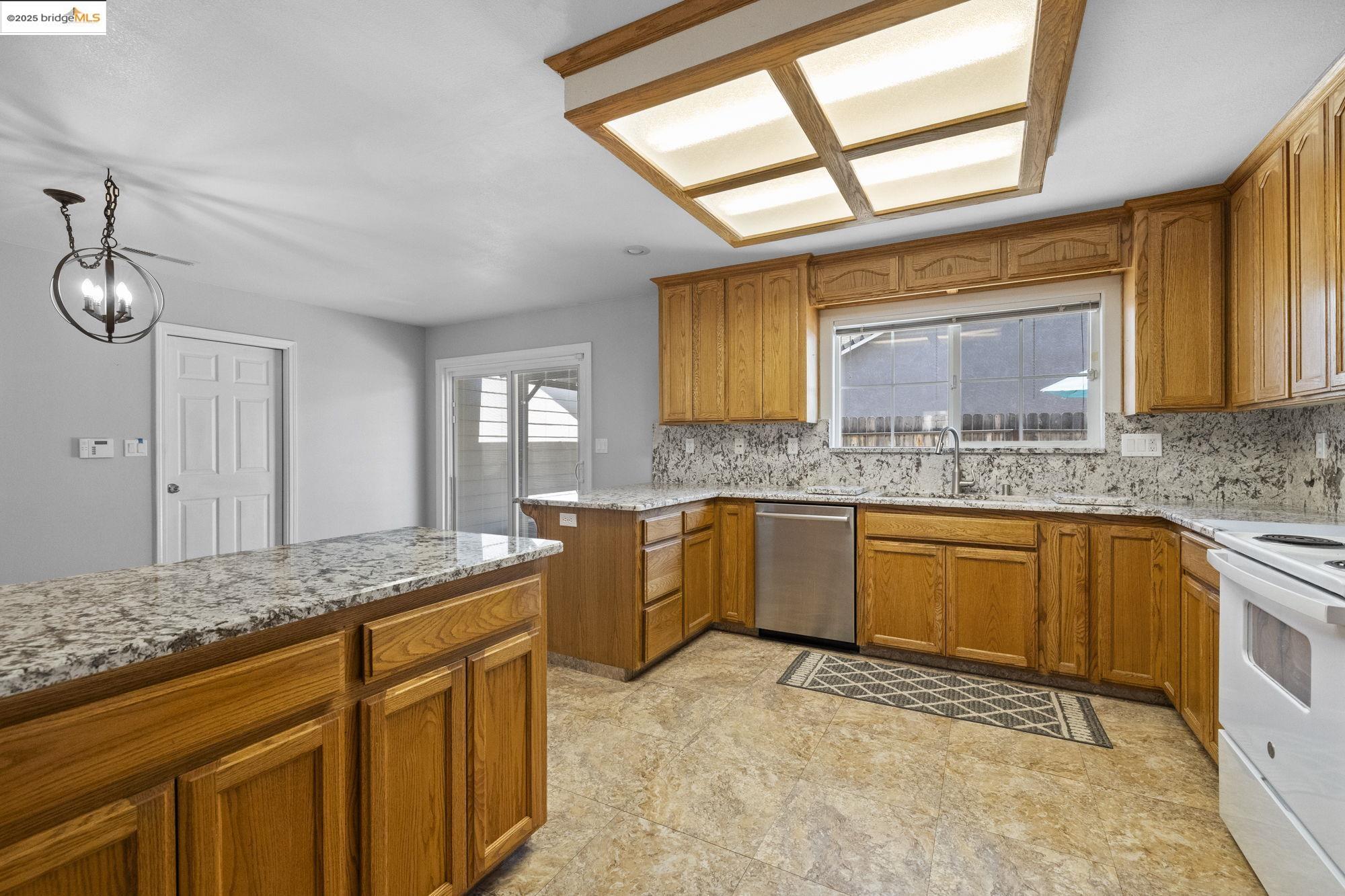 17538 Twin Oak Dr