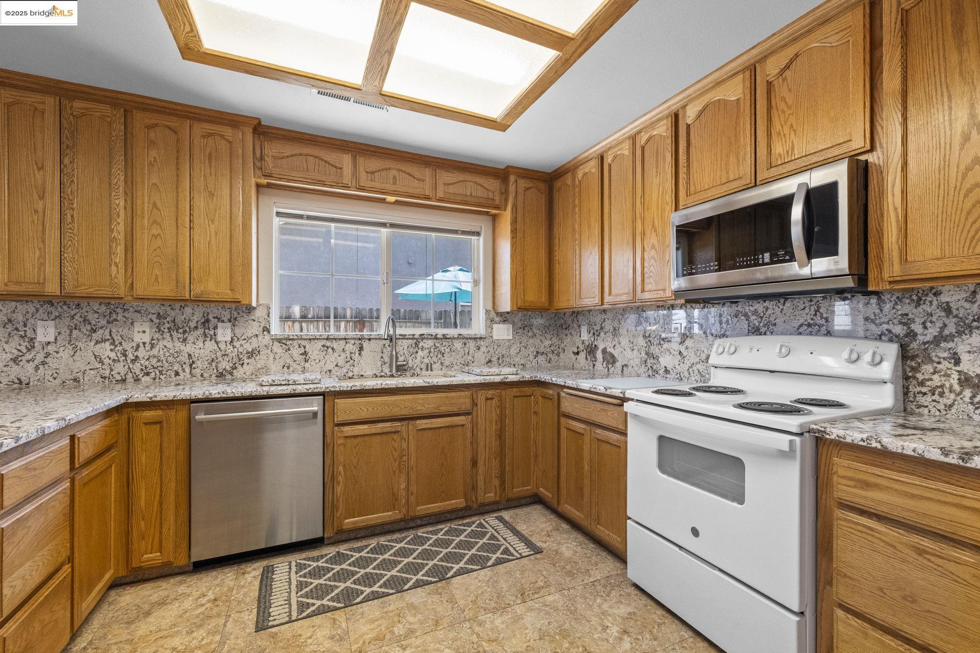 17538 Twin Oak Dr