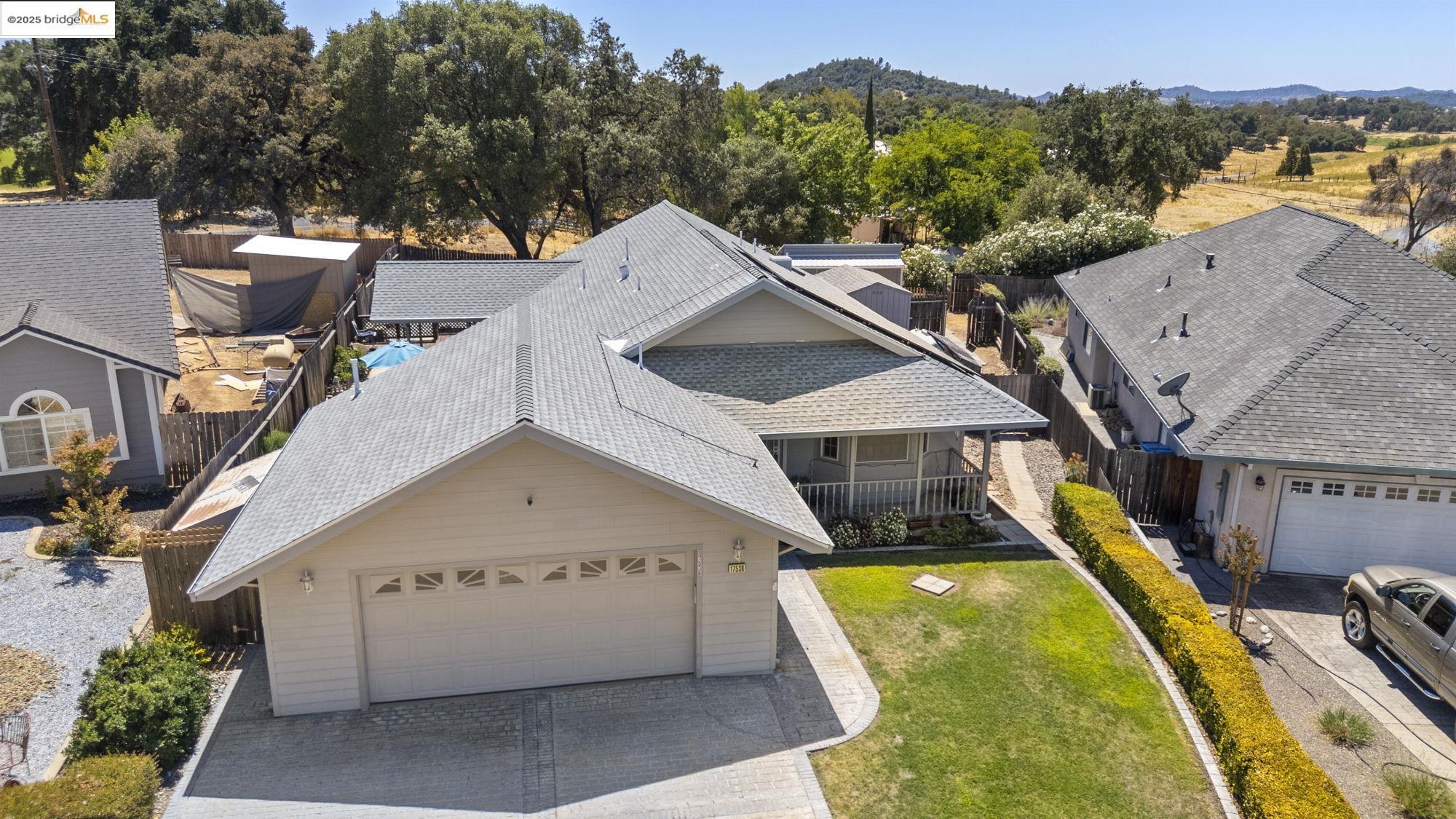 17538 Twin Oak Dr