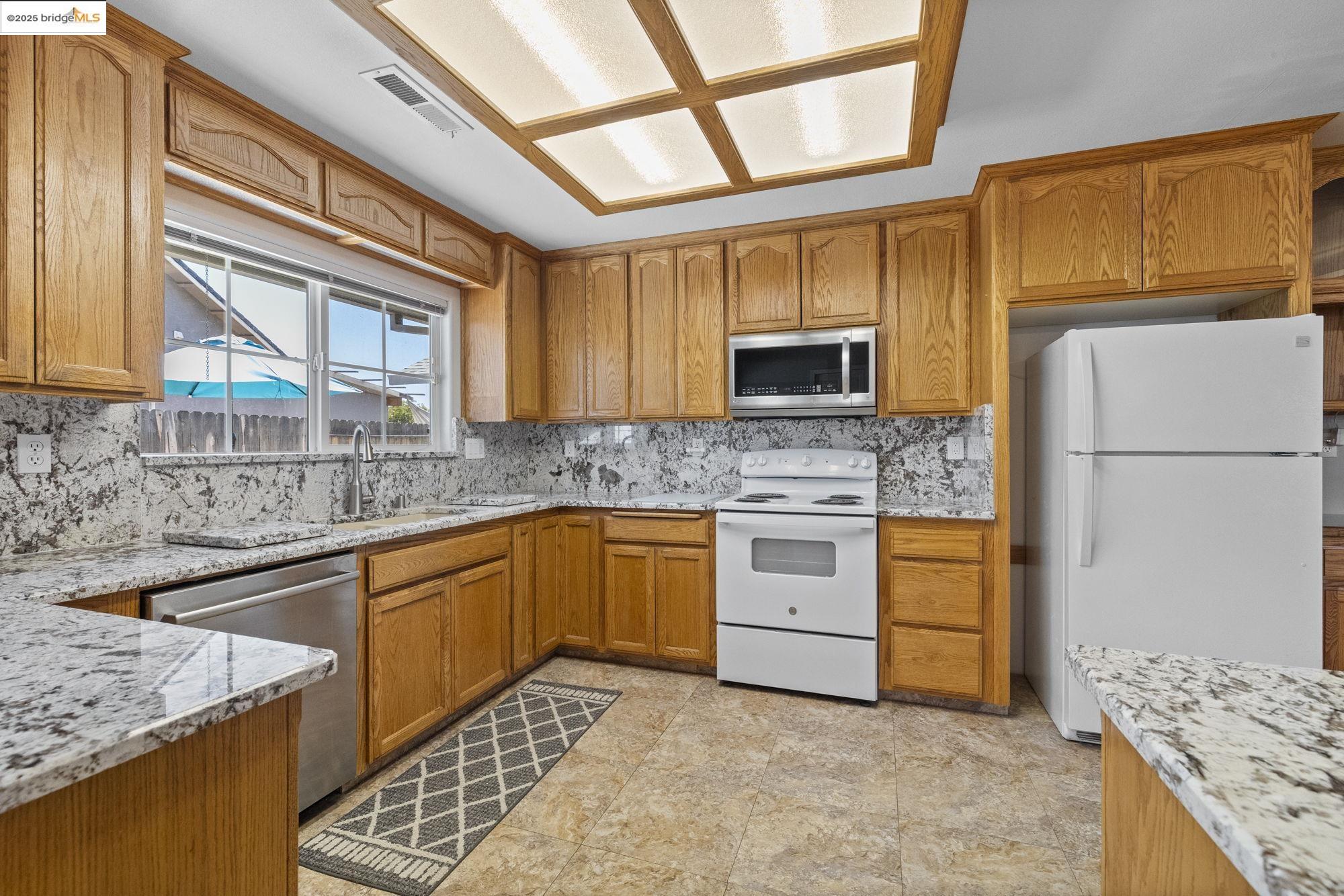 17538 Twin Oak Dr