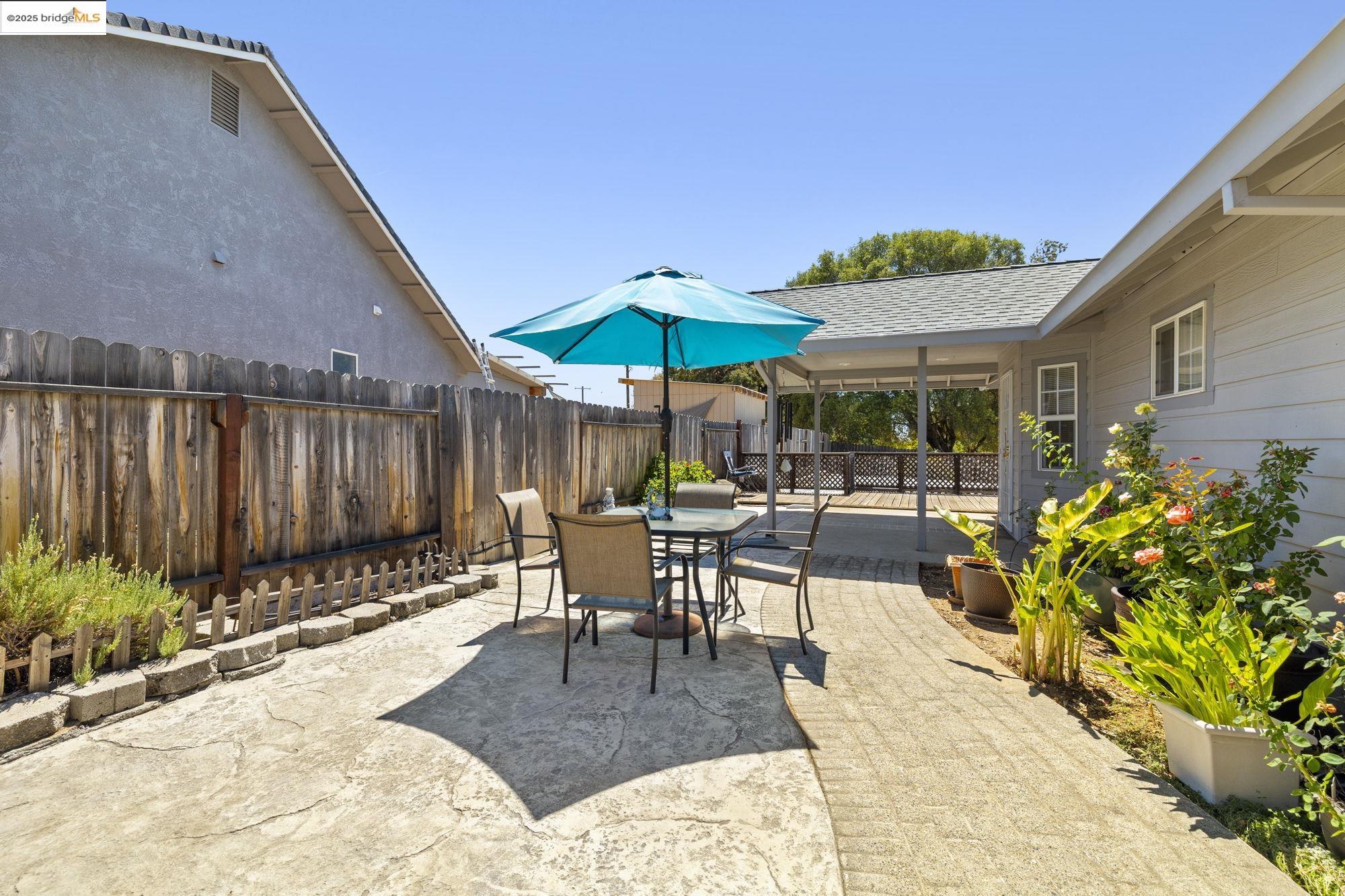 17538 Twin Oak Dr