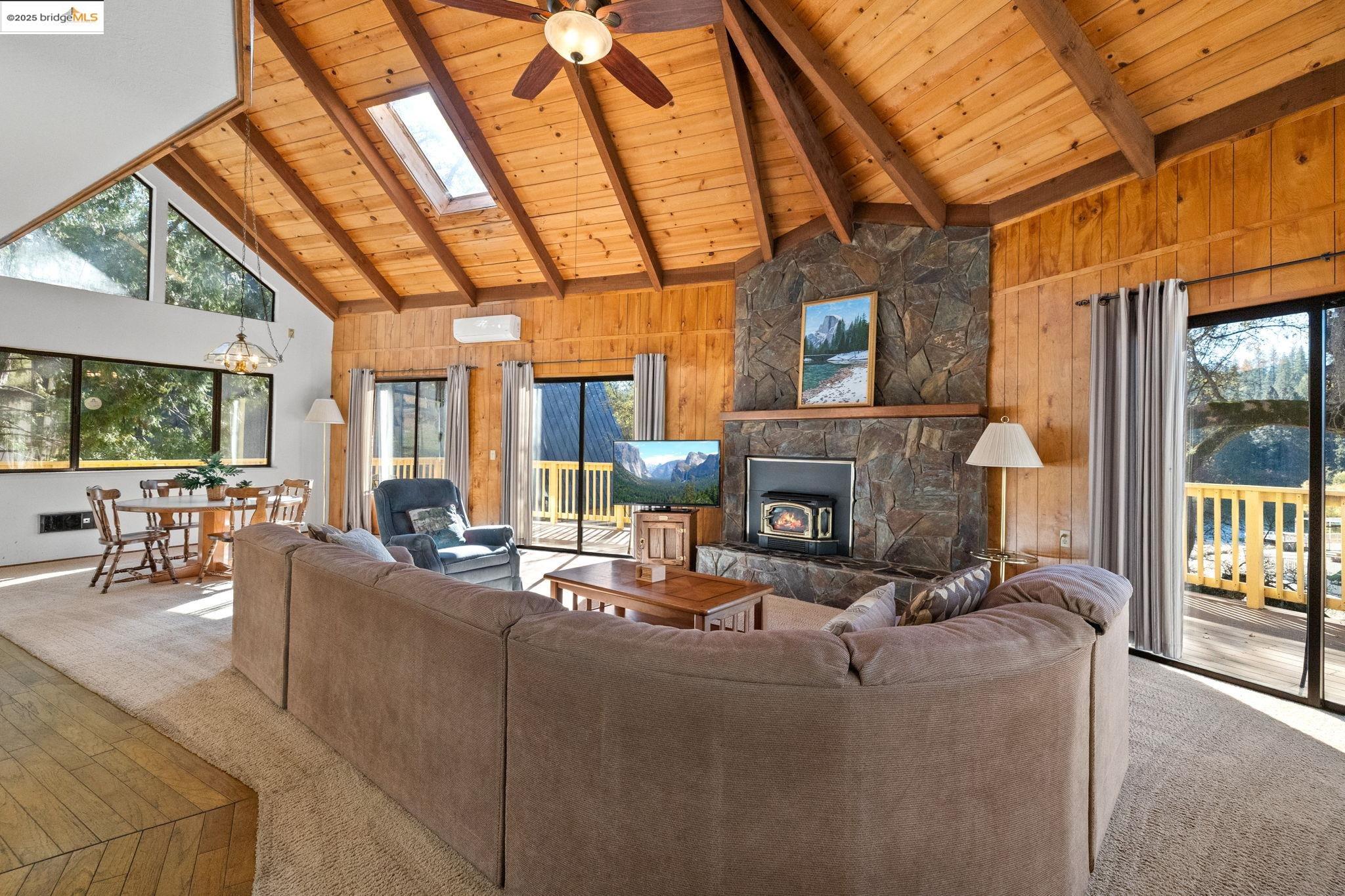 20266 Pine Mountain Dr