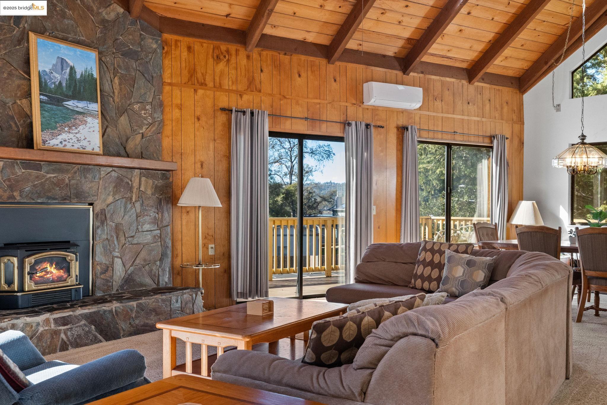 20266 Pine Mountain Dr