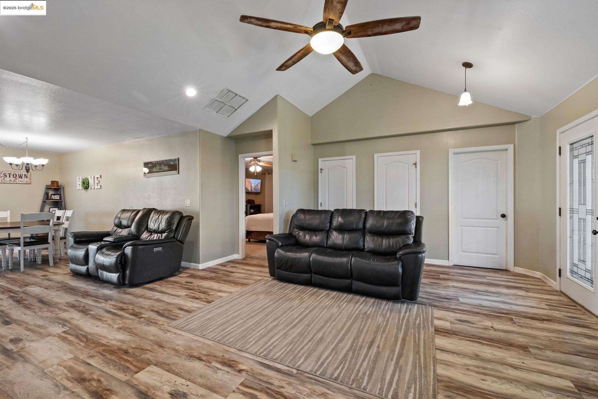 17517 Wild Oak Dr