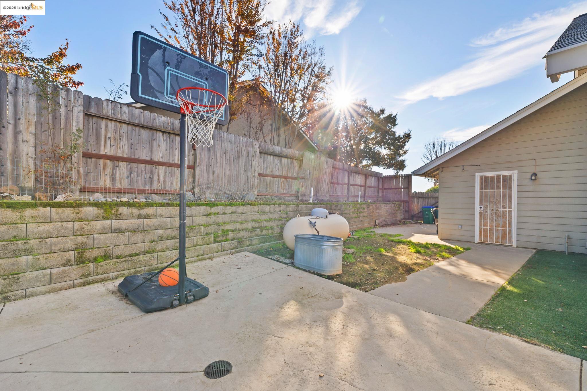 17517 Wild Oak Dr