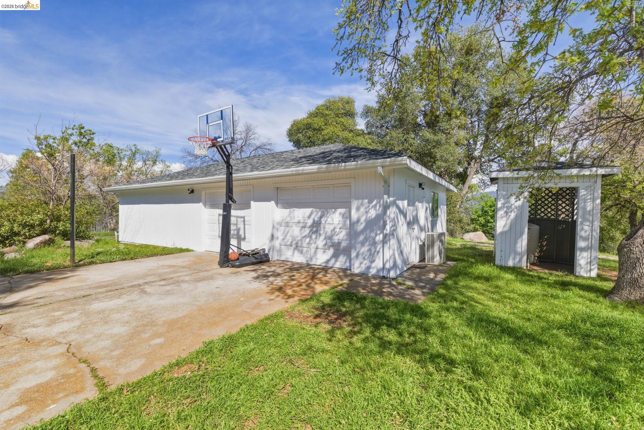 18344 Zeni Ln
