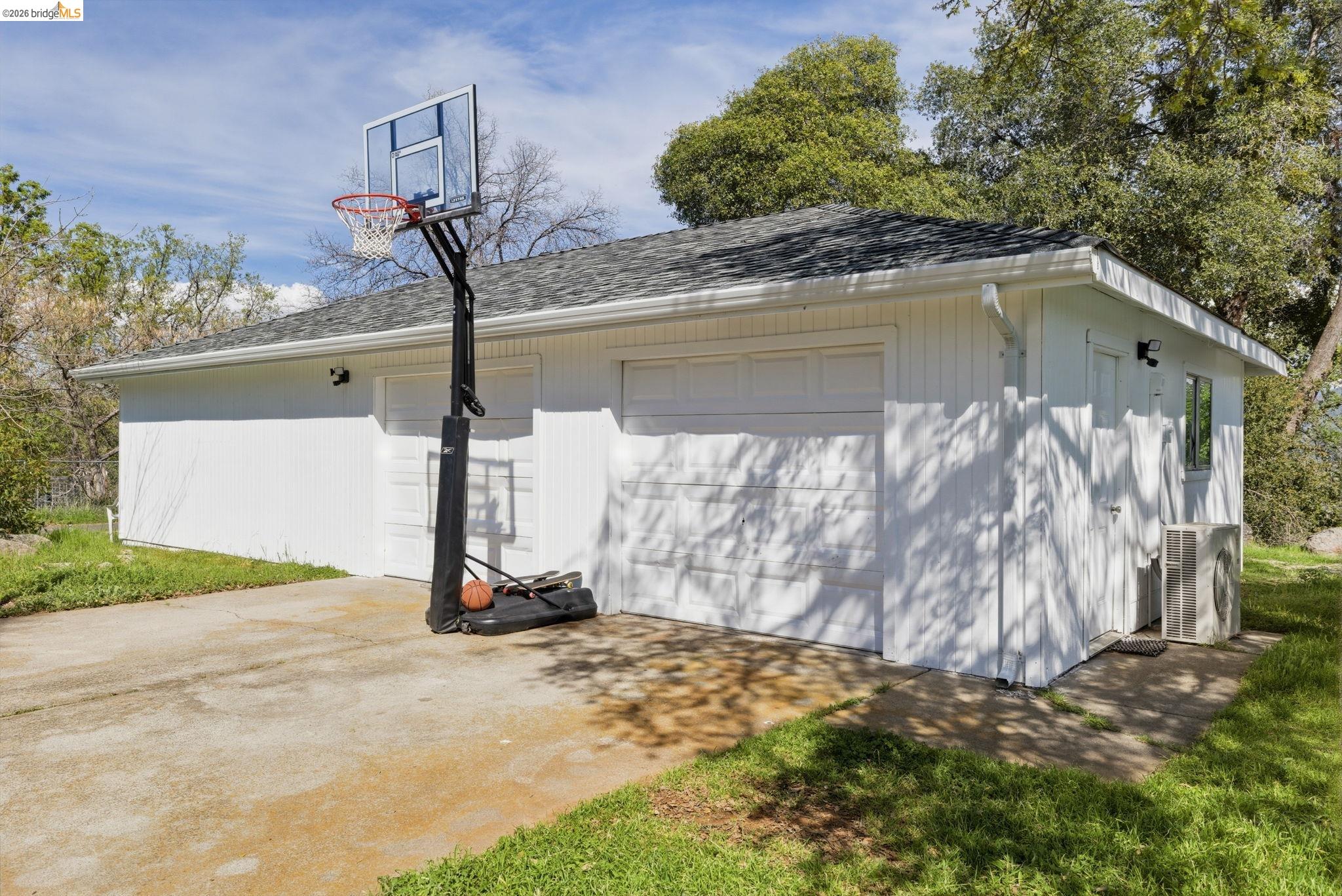 18344 Zeni Ln