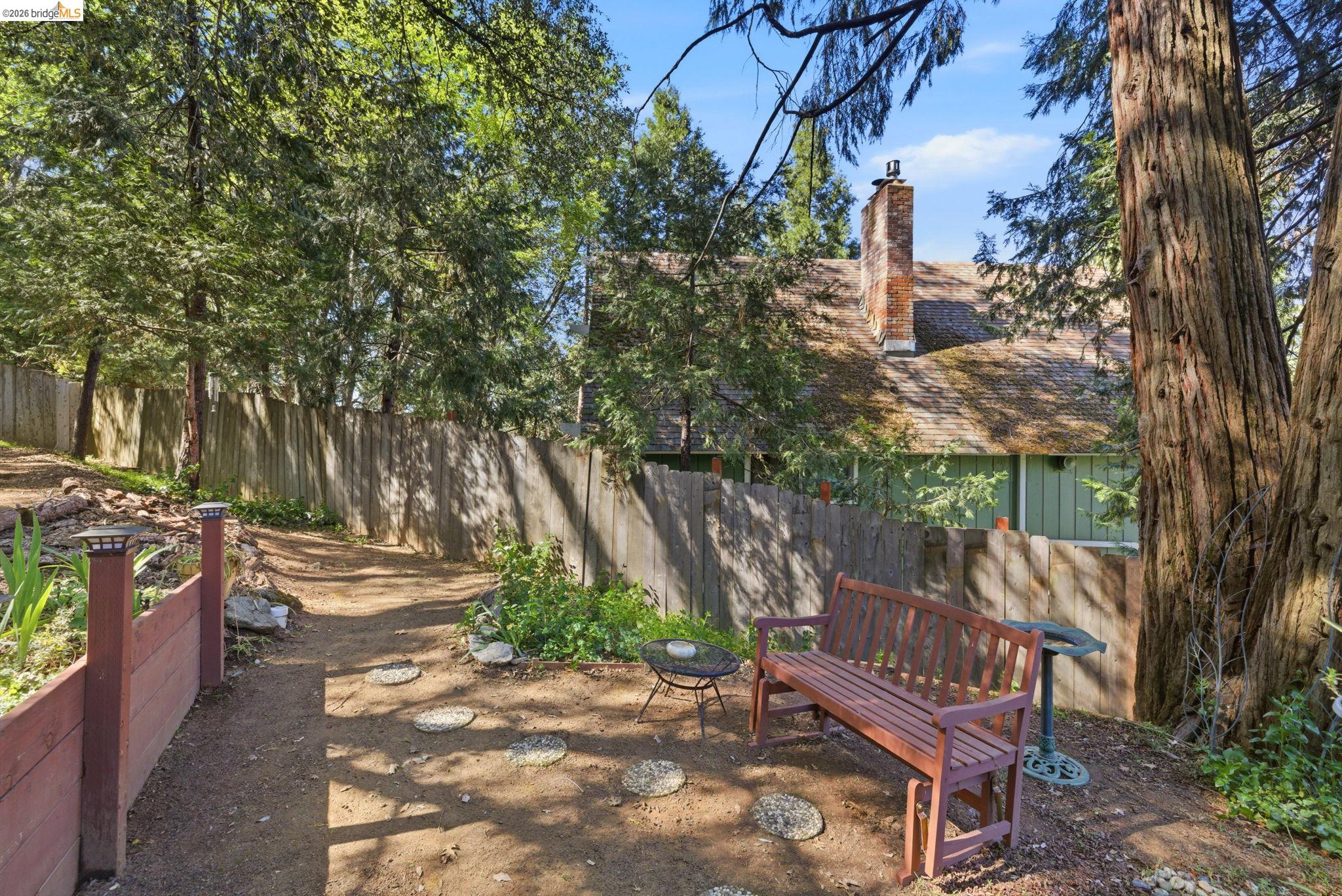 21570 Eel River Dr