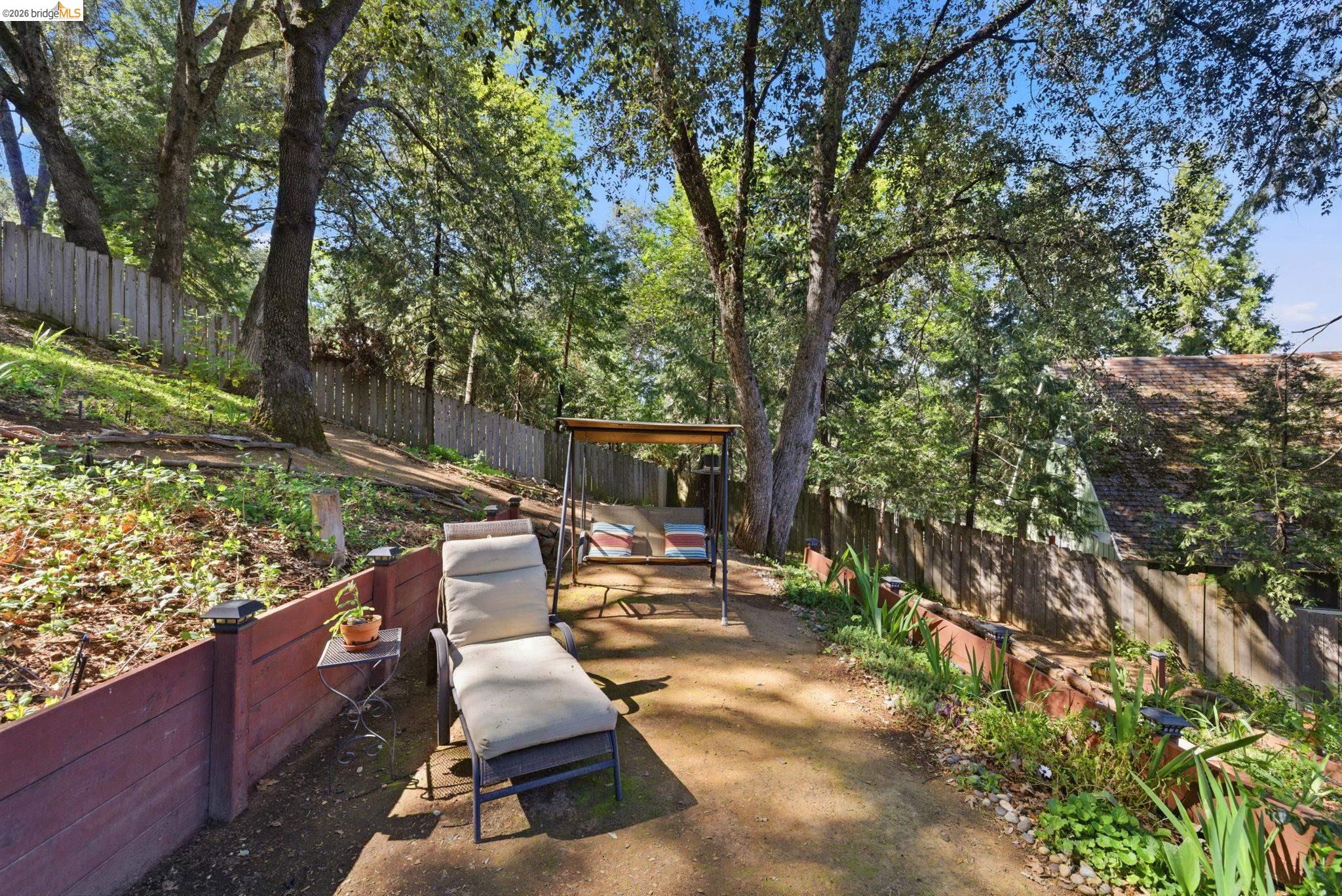 21570 Eel River Dr