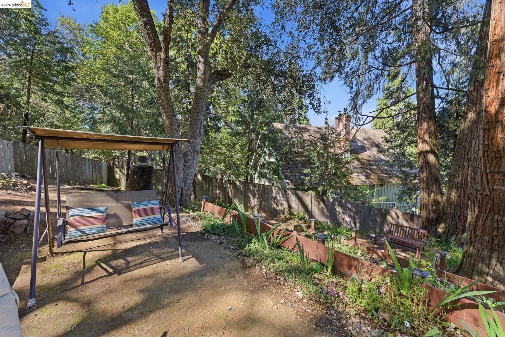 21570 Eel River Dr