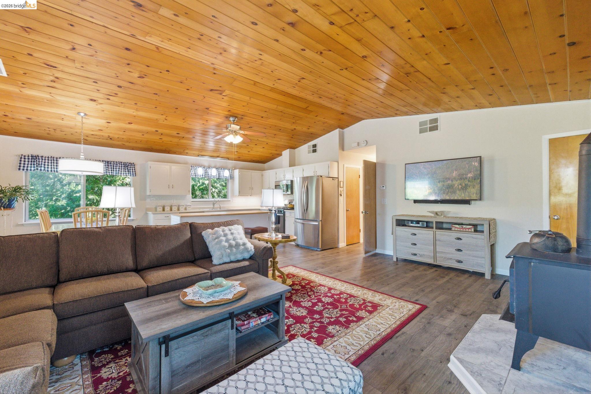 21570 Eel River Dr