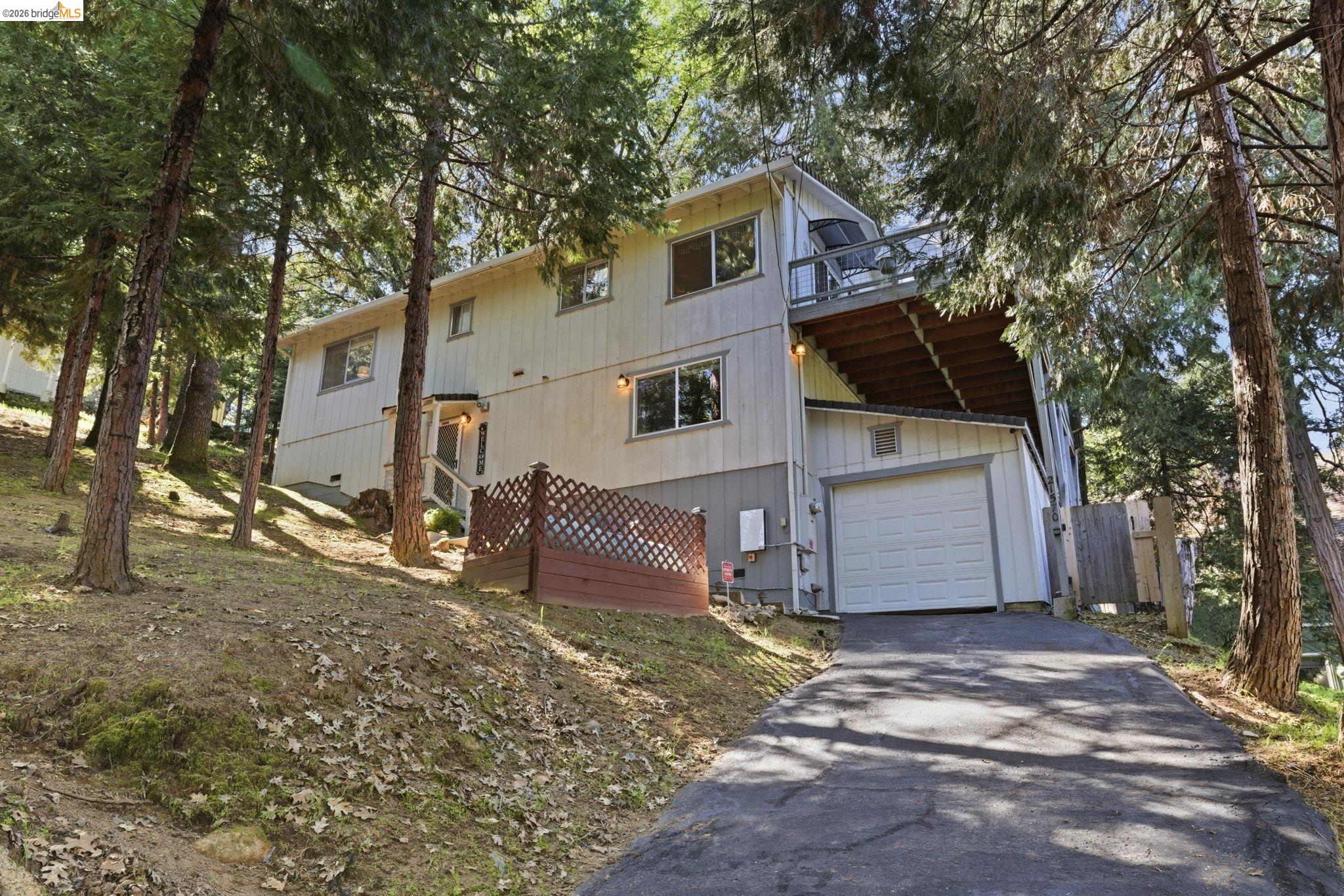 21570 Eel River Dr
