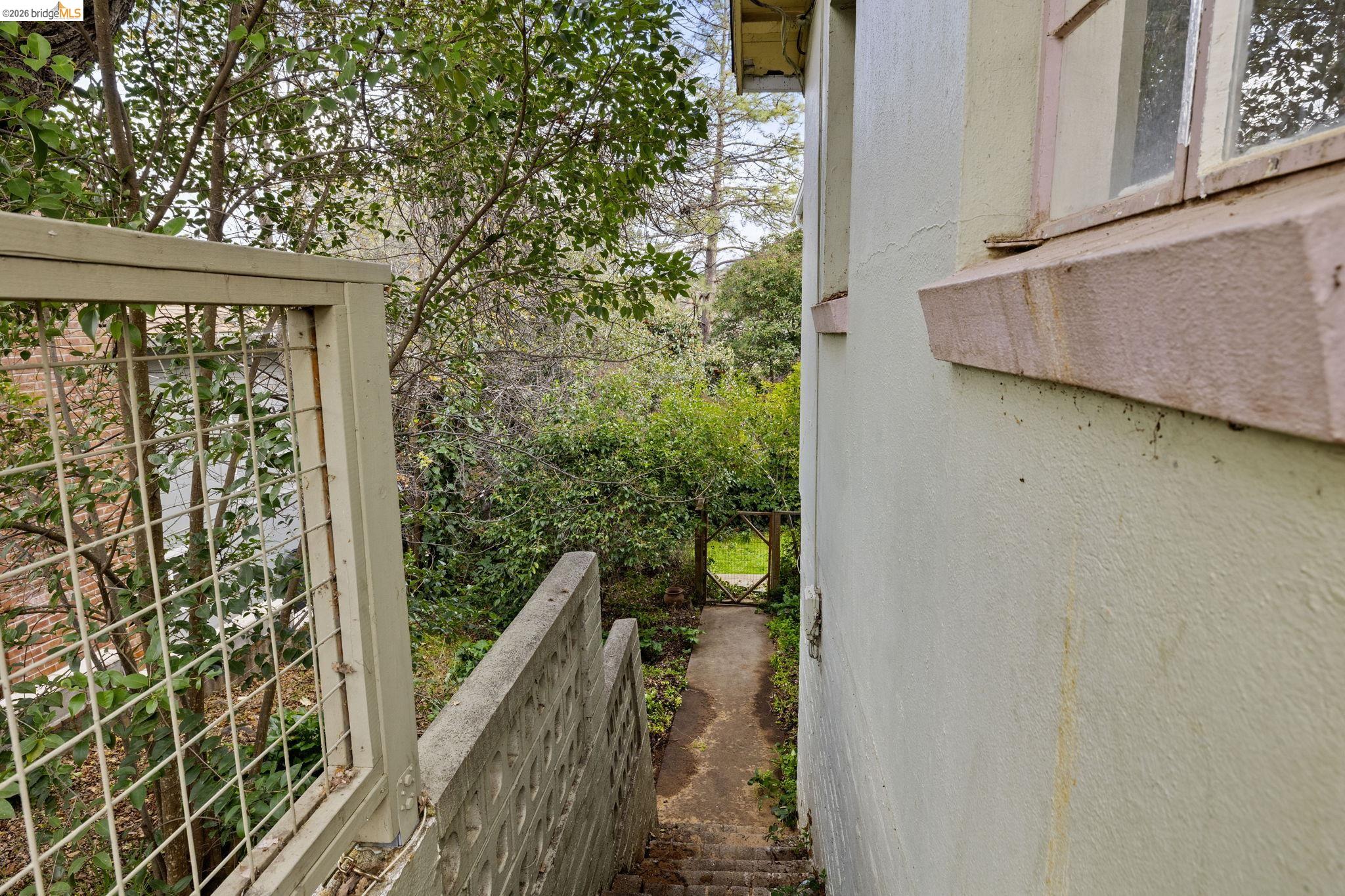 299 Summit Ave