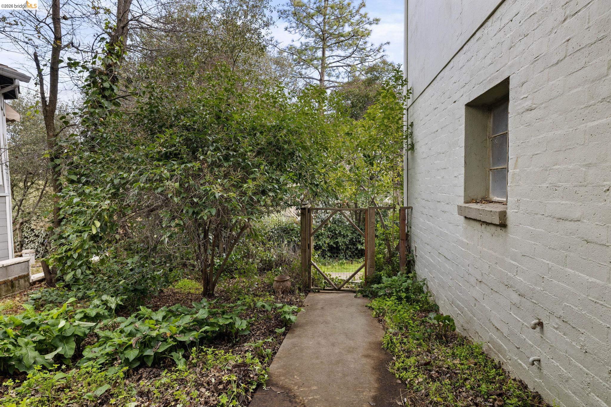 299 Summit Ave