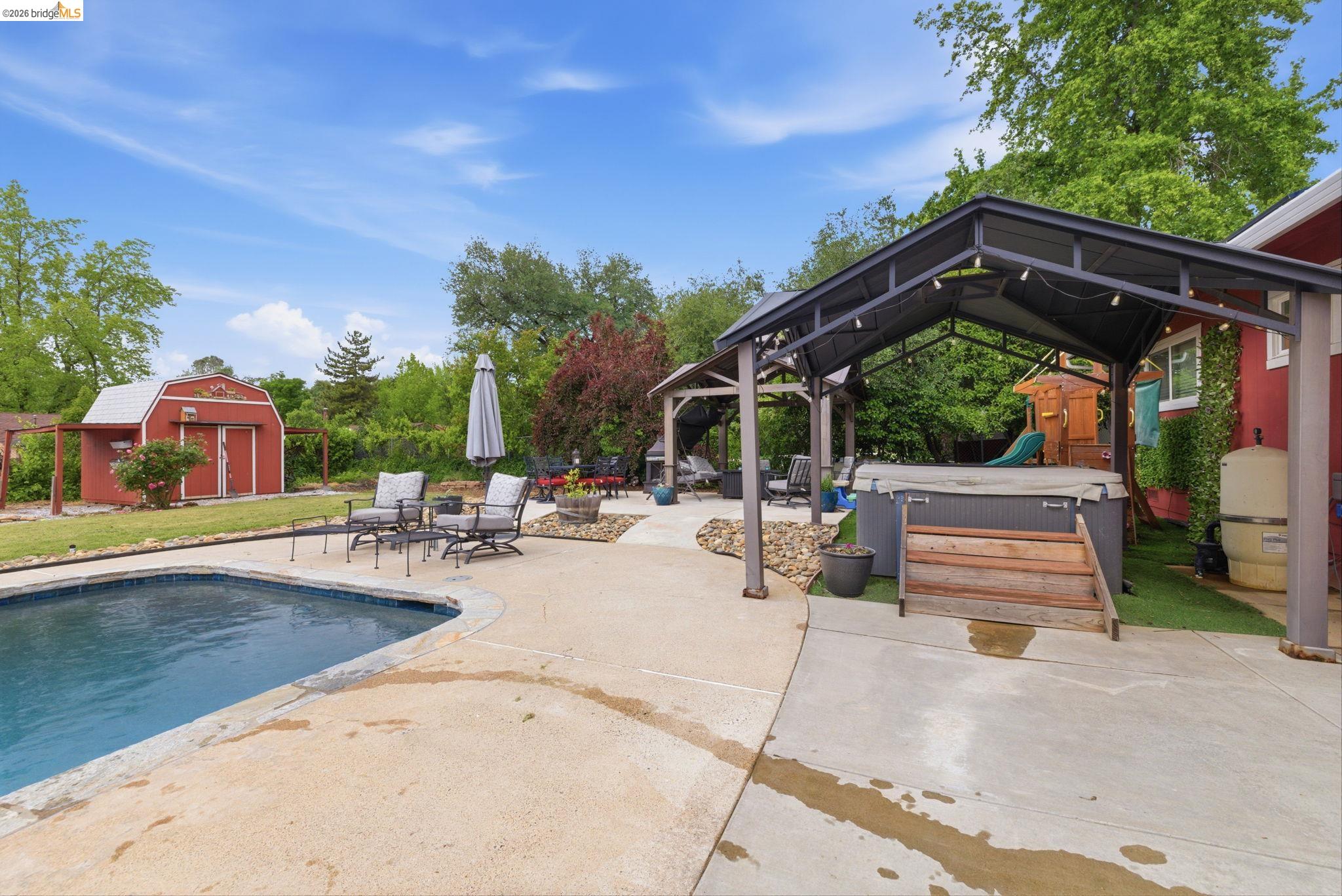 20460 W Walnut Dr