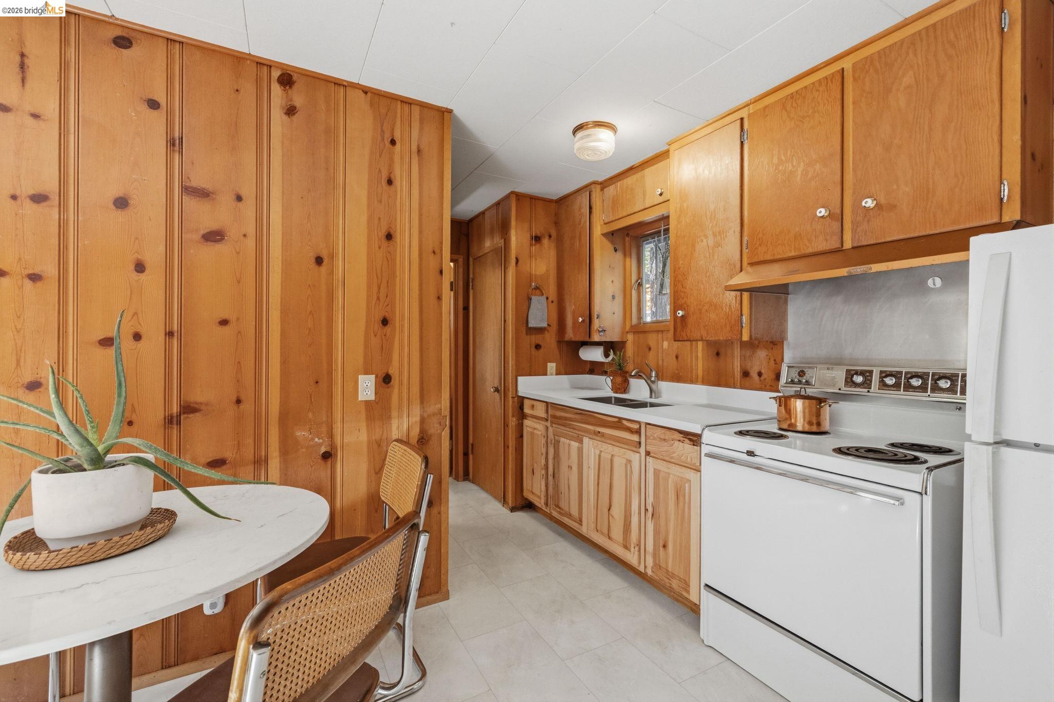 23117 Cresta Dr