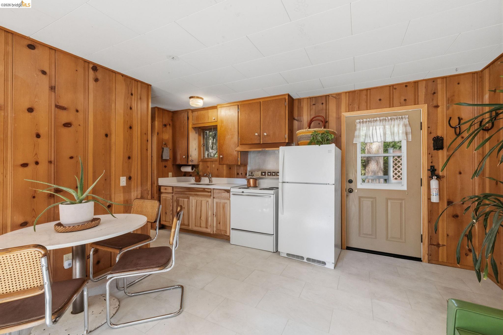 23117 Cresta Dr