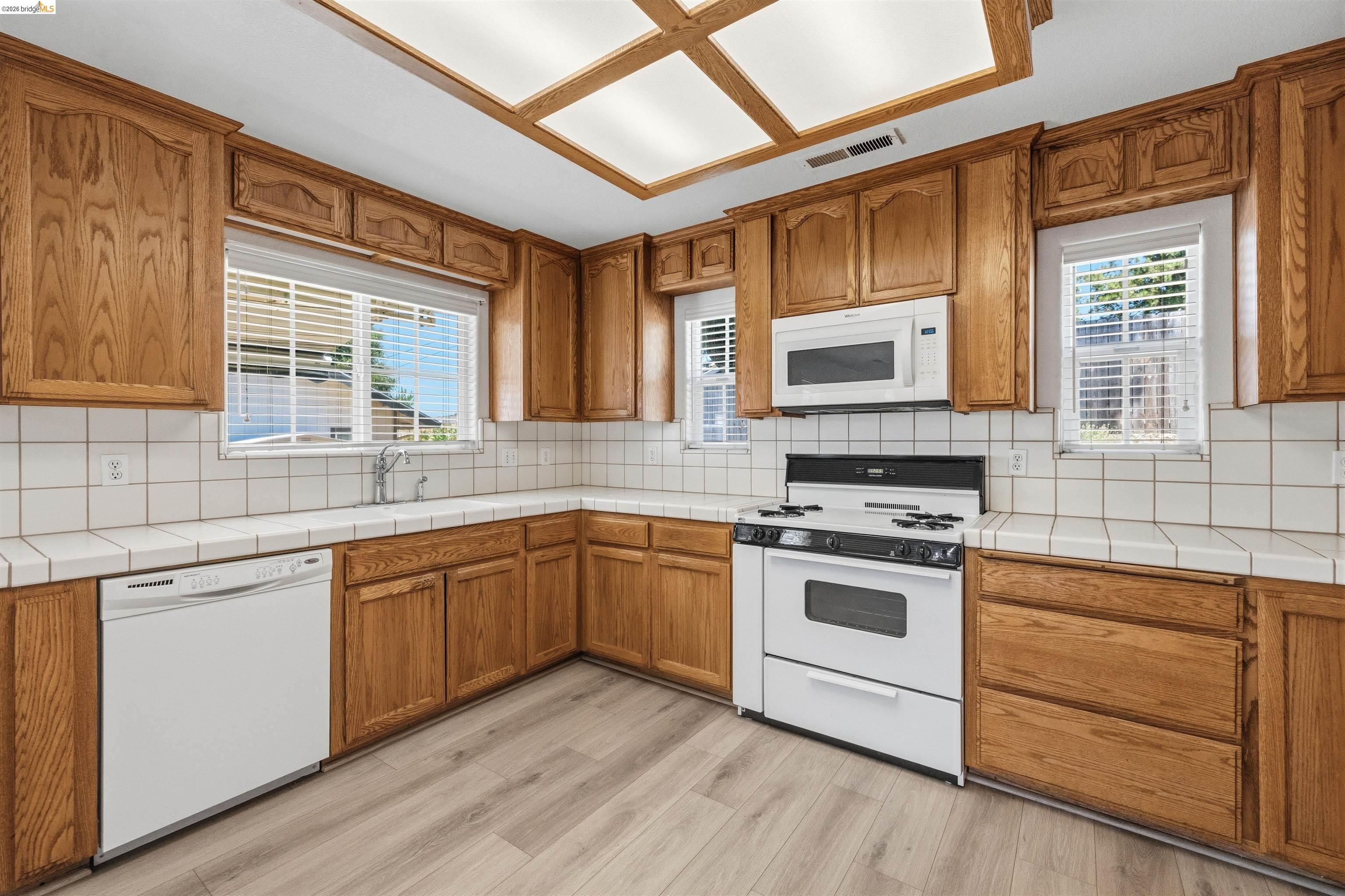 10597 River oak