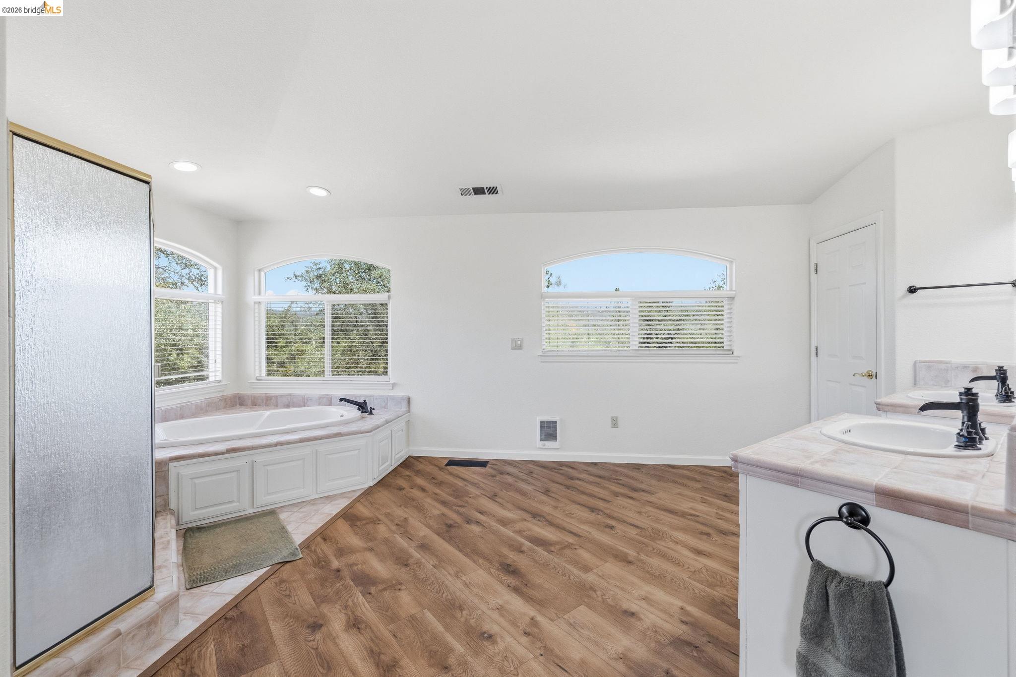 14542 Lake Vista Dr