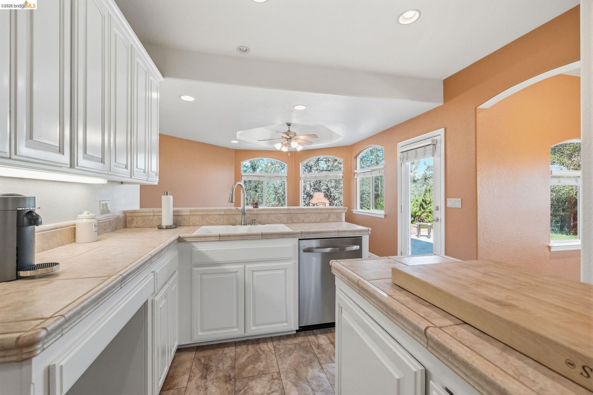 14542 Lake Vista Dr