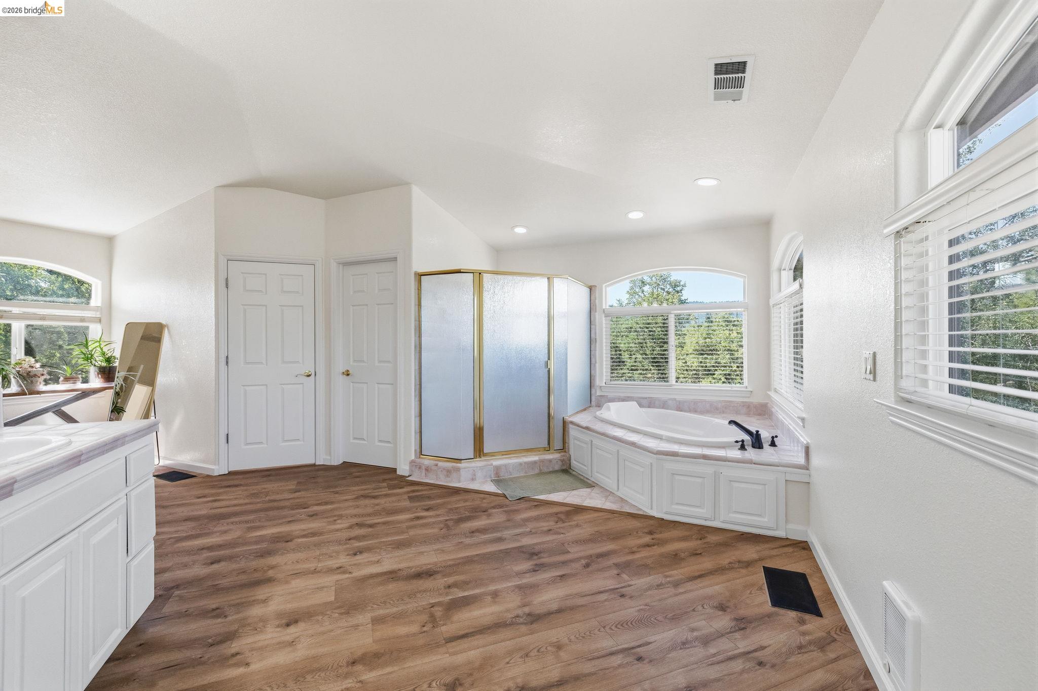 14542 Lake Vista Dr