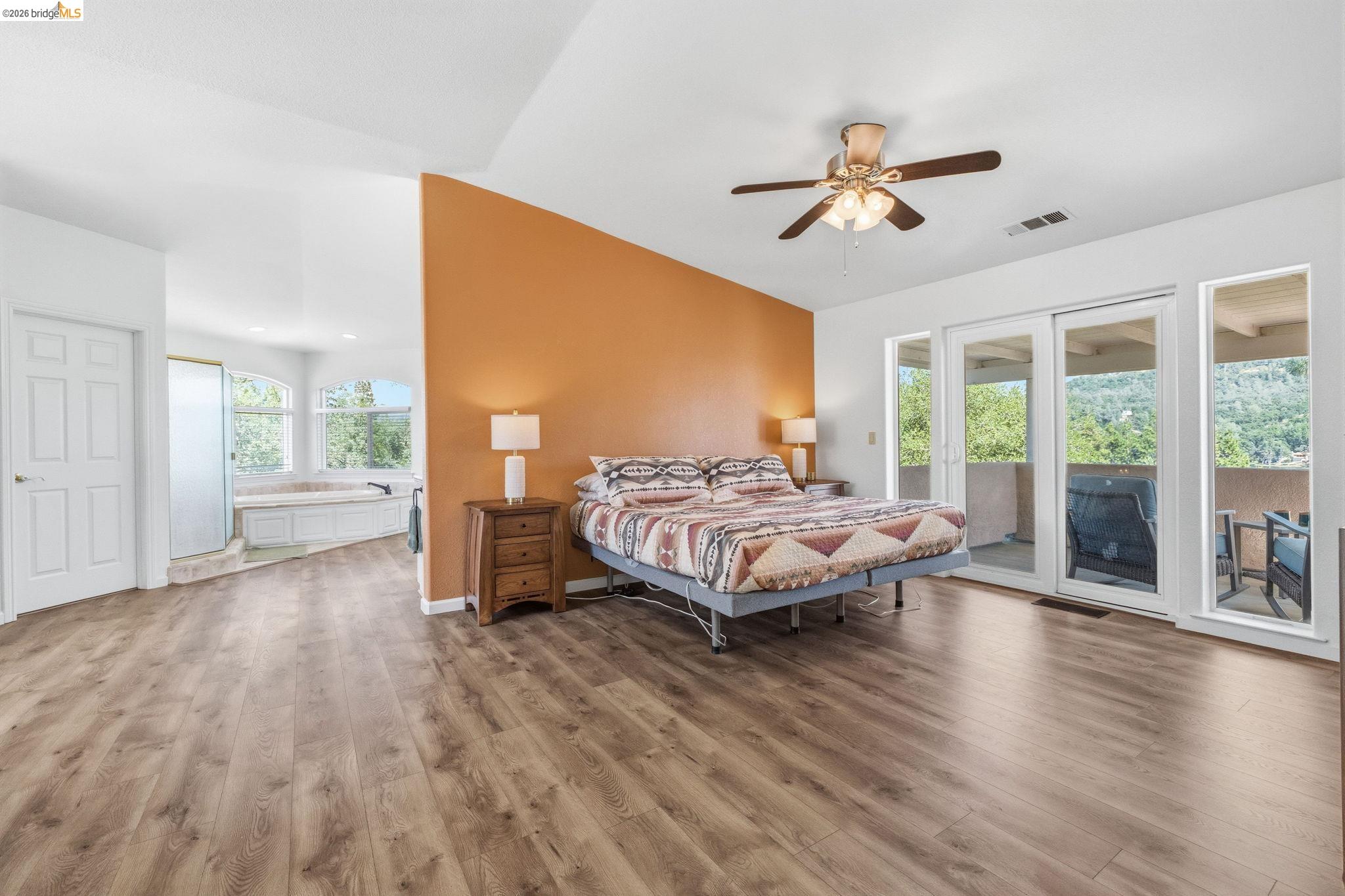 14542 Lake Vista Dr
