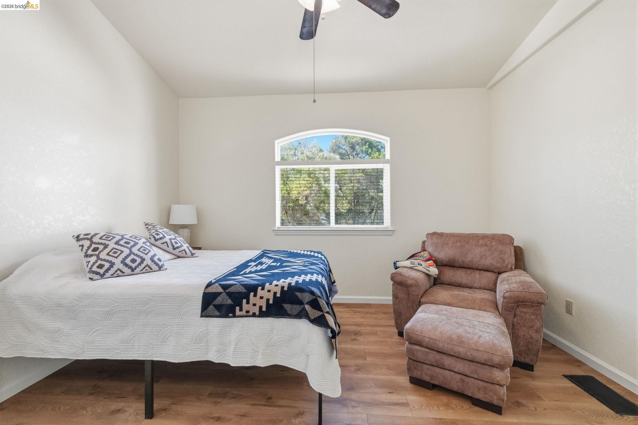 14542 Lake Vista Dr
