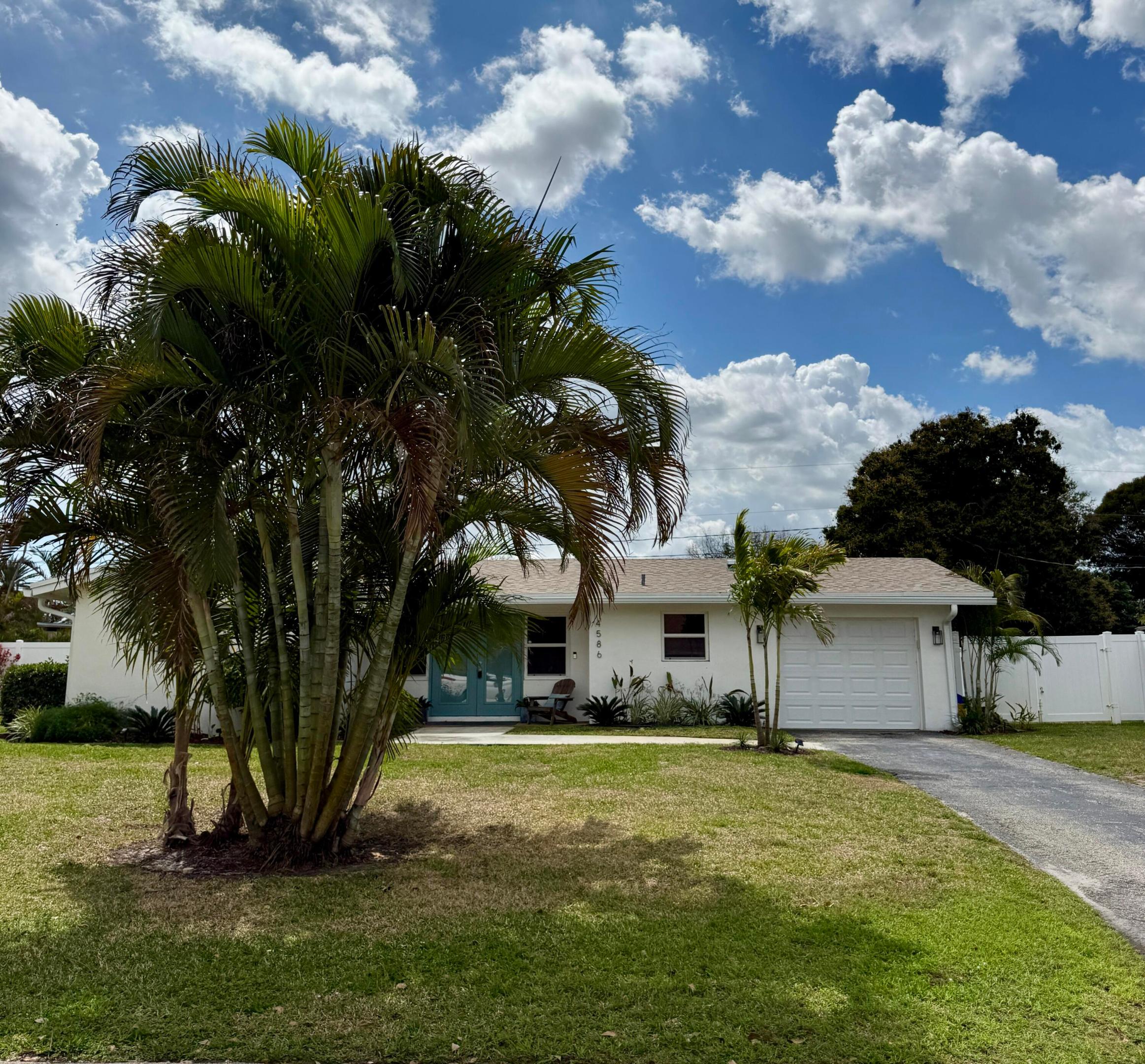 4586 Ellwood Drive