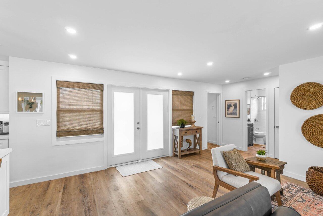4586 Ellwood Drive