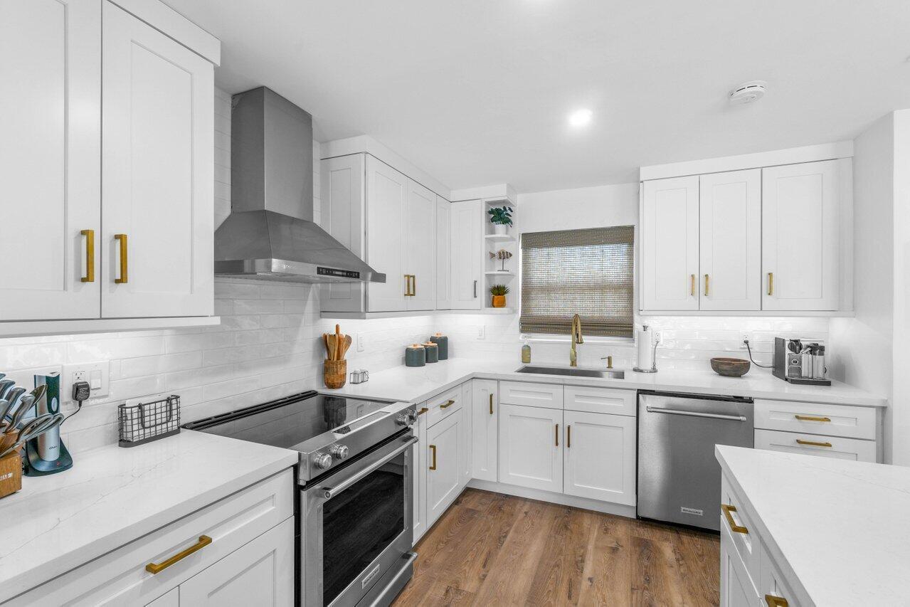 4586 Ellwood Drive