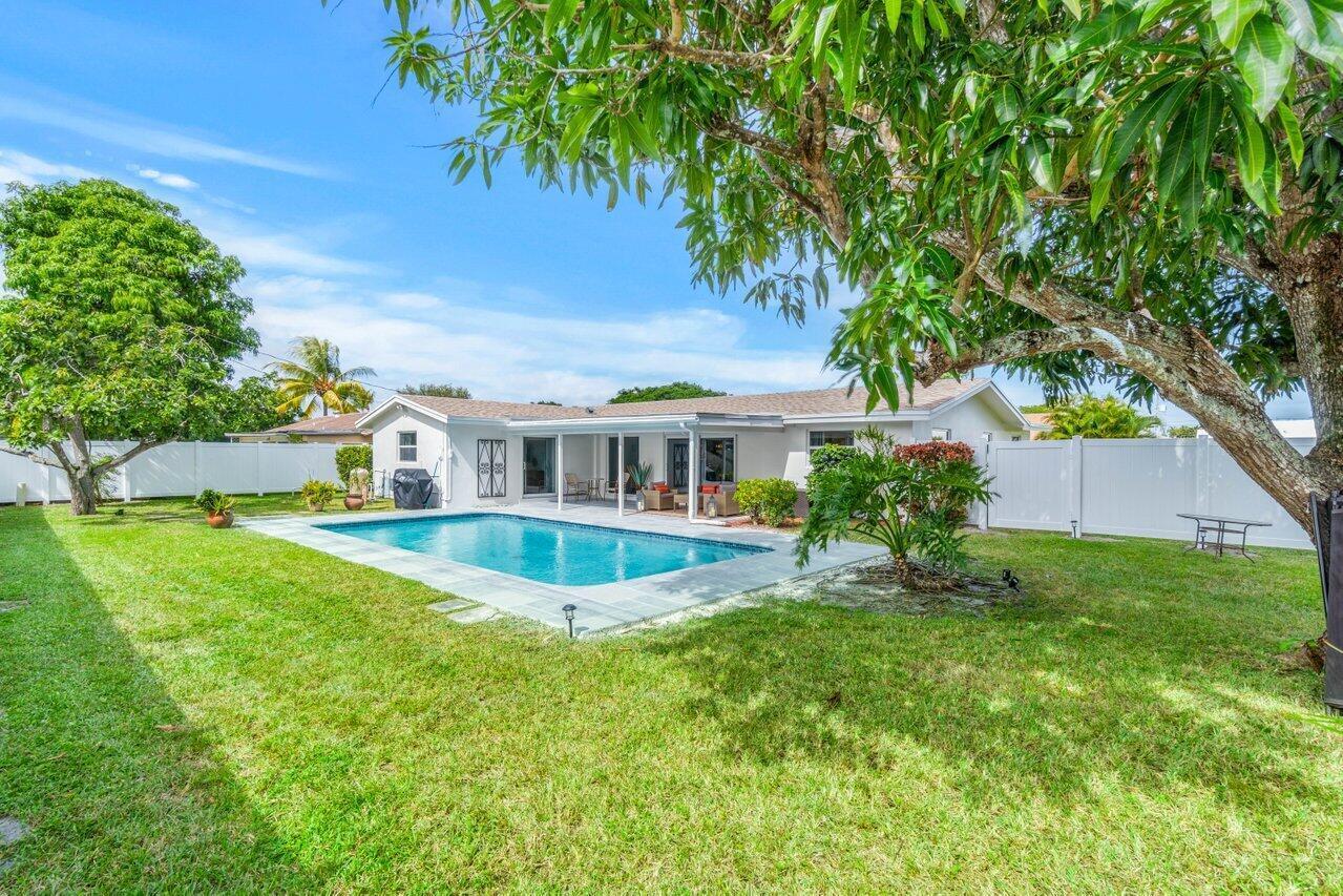 4586 Ellwood Drive