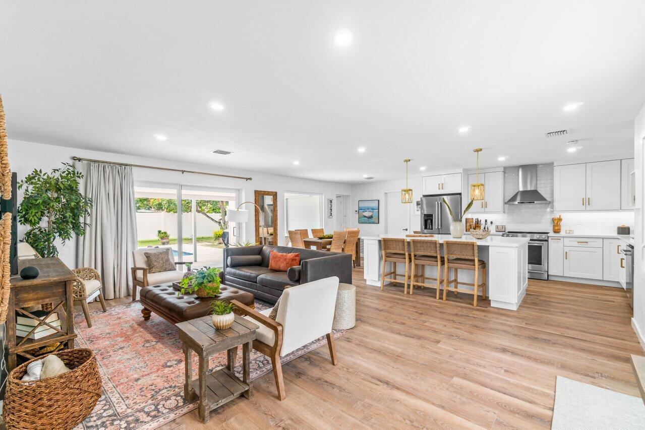 4586 Ellwood Drive