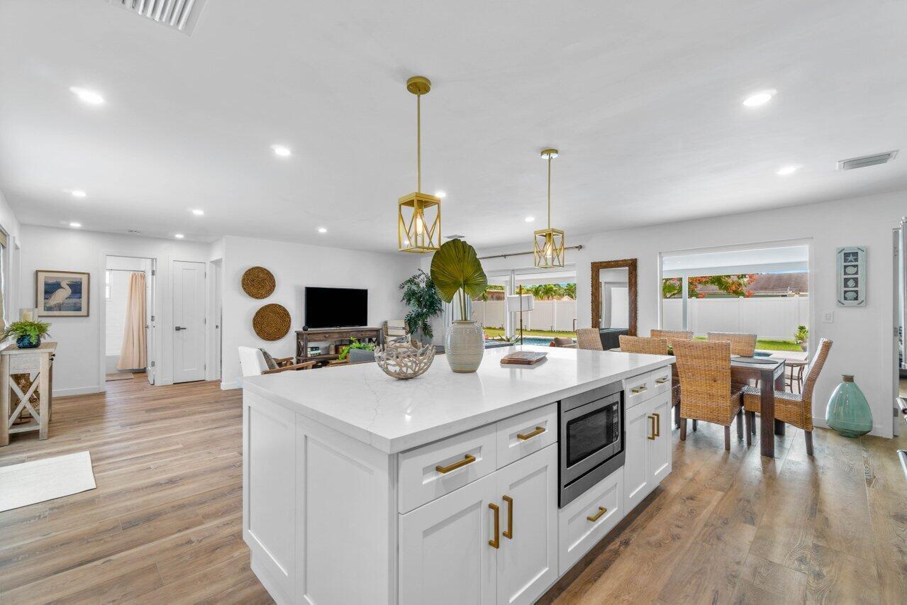 4586 Ellwood Drive