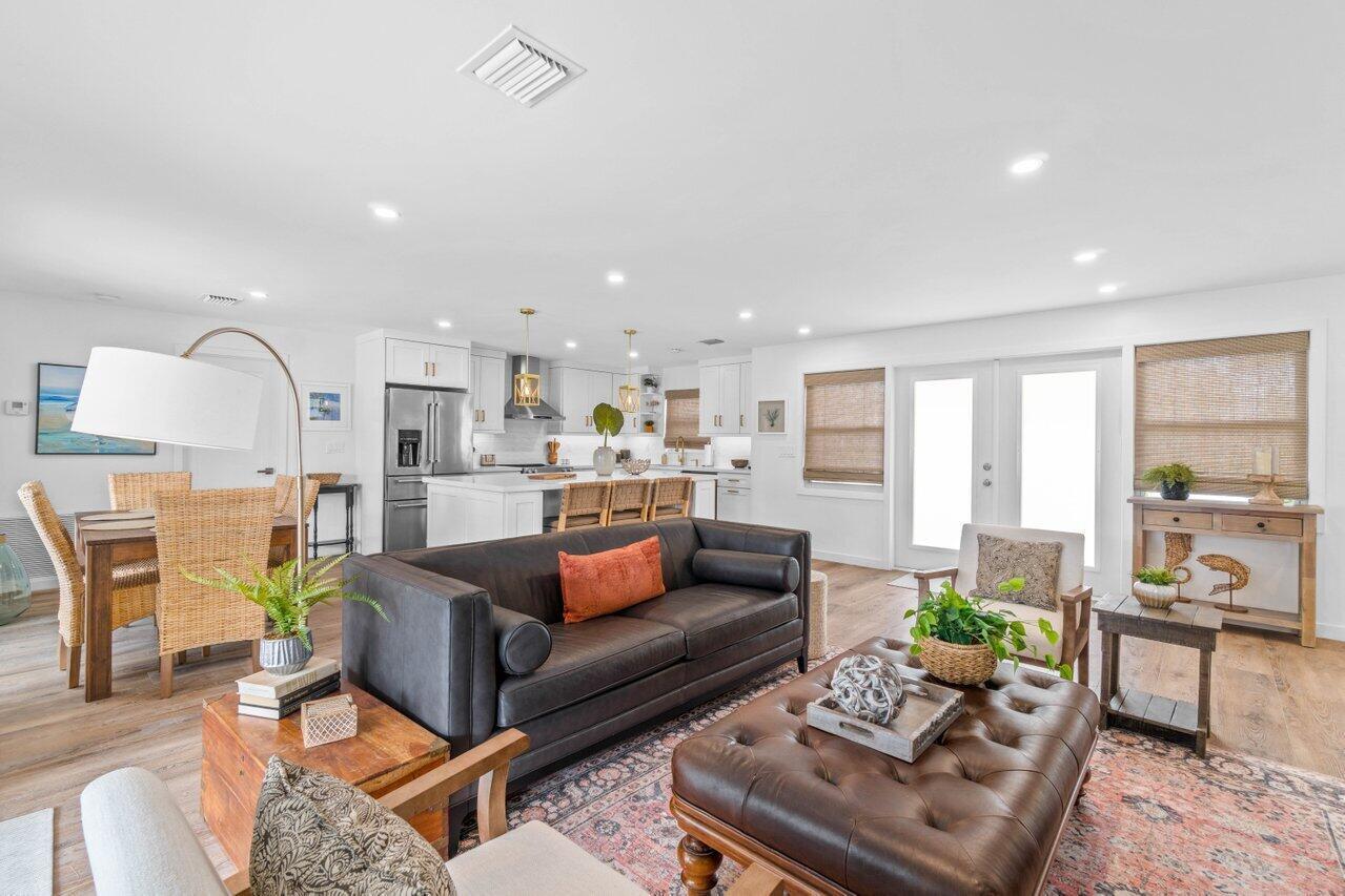 4586 Ellwood Drive