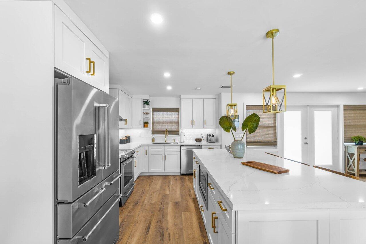 4586 Ellwood Drive