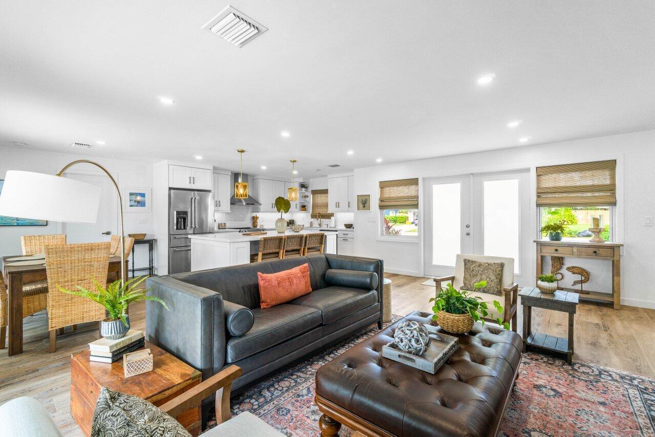 4586 Ellwood Drive
