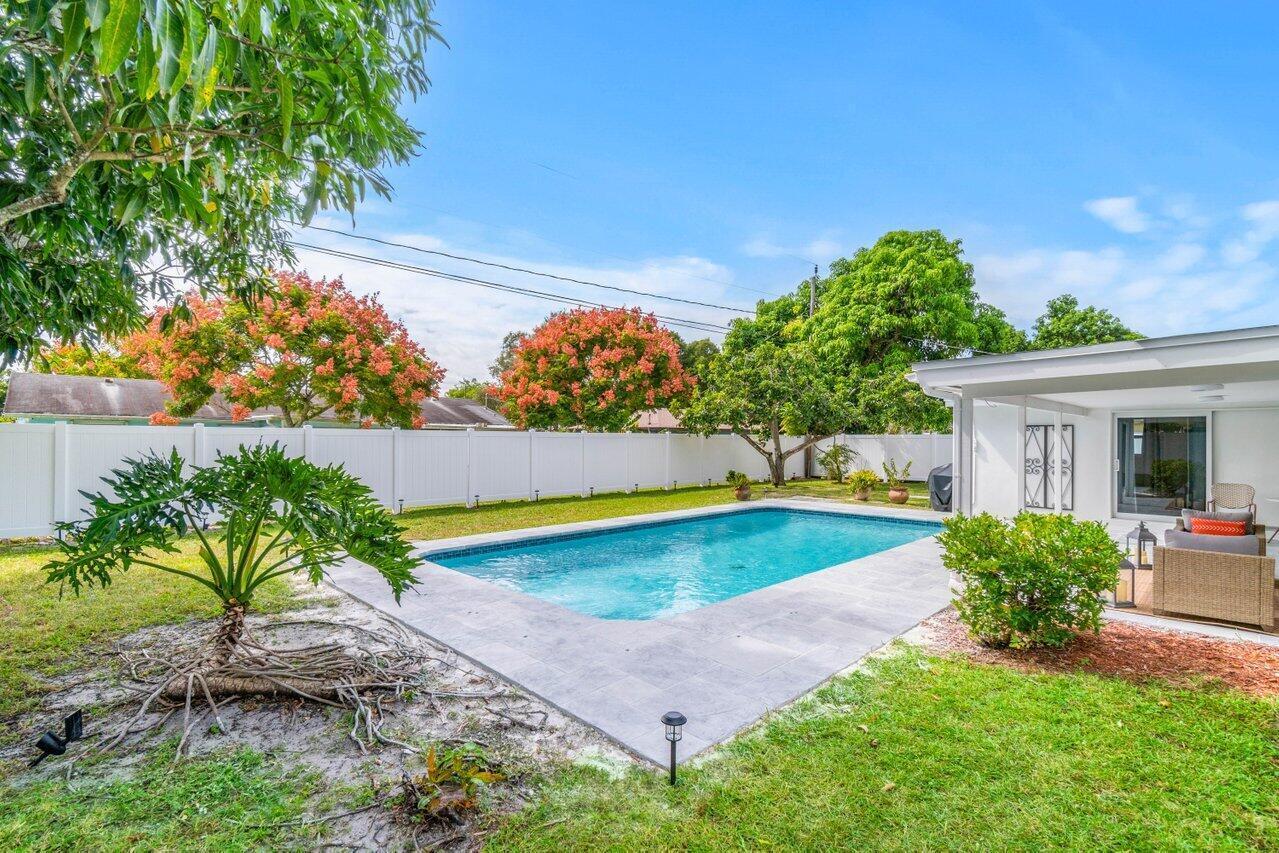 4586 Ellwood Drive