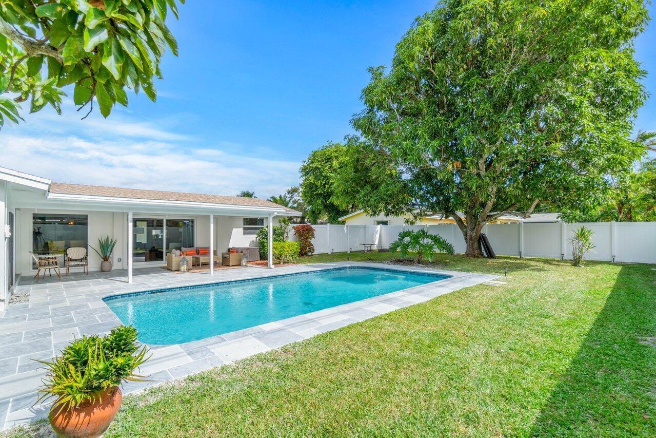 4586 Ellwood Drive